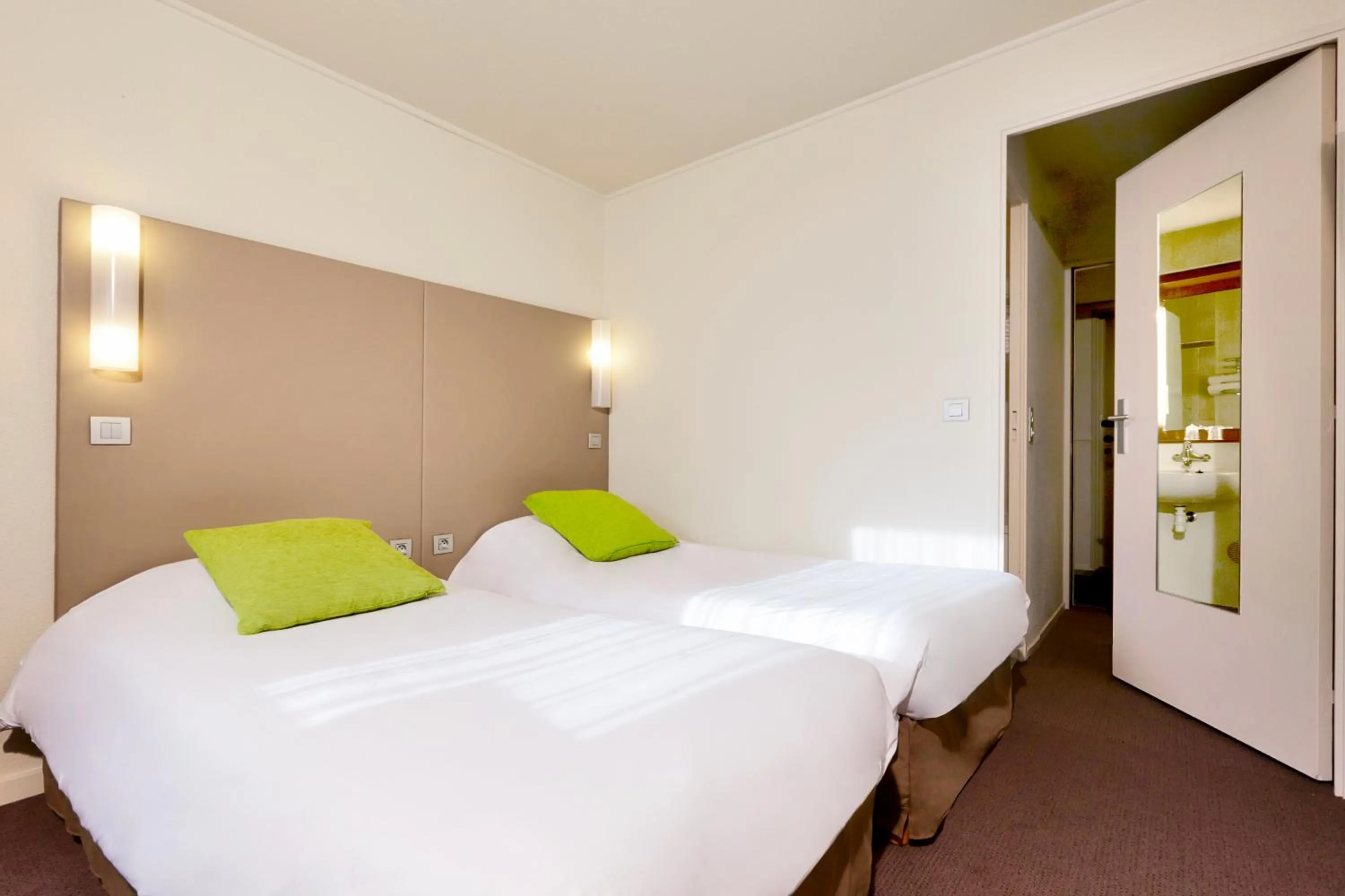 Twin Room in Campanile Paris Est - Porte de Bagnolet