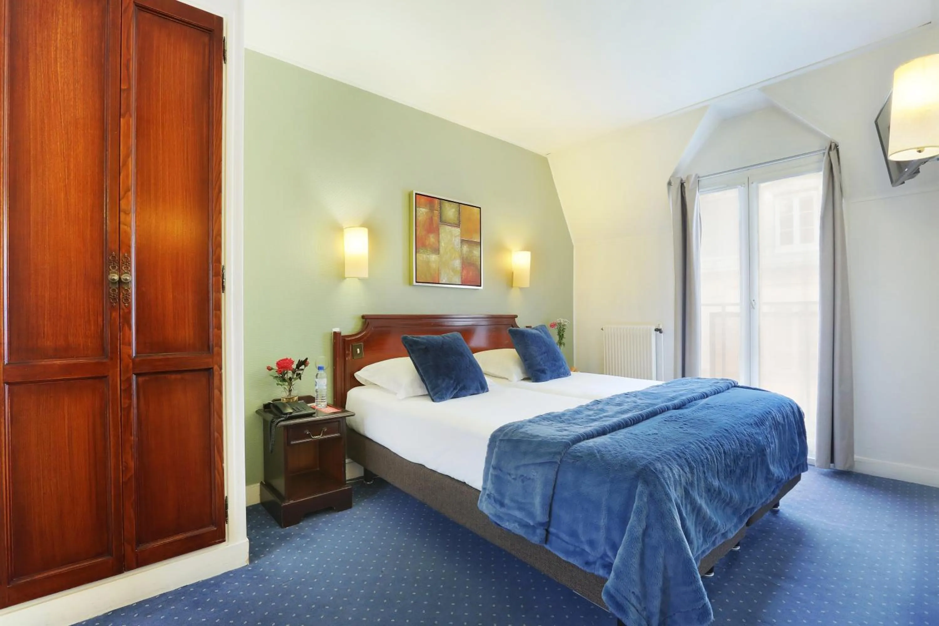 Twin Room in Hotel Beaugrenelle Tour Eiffel