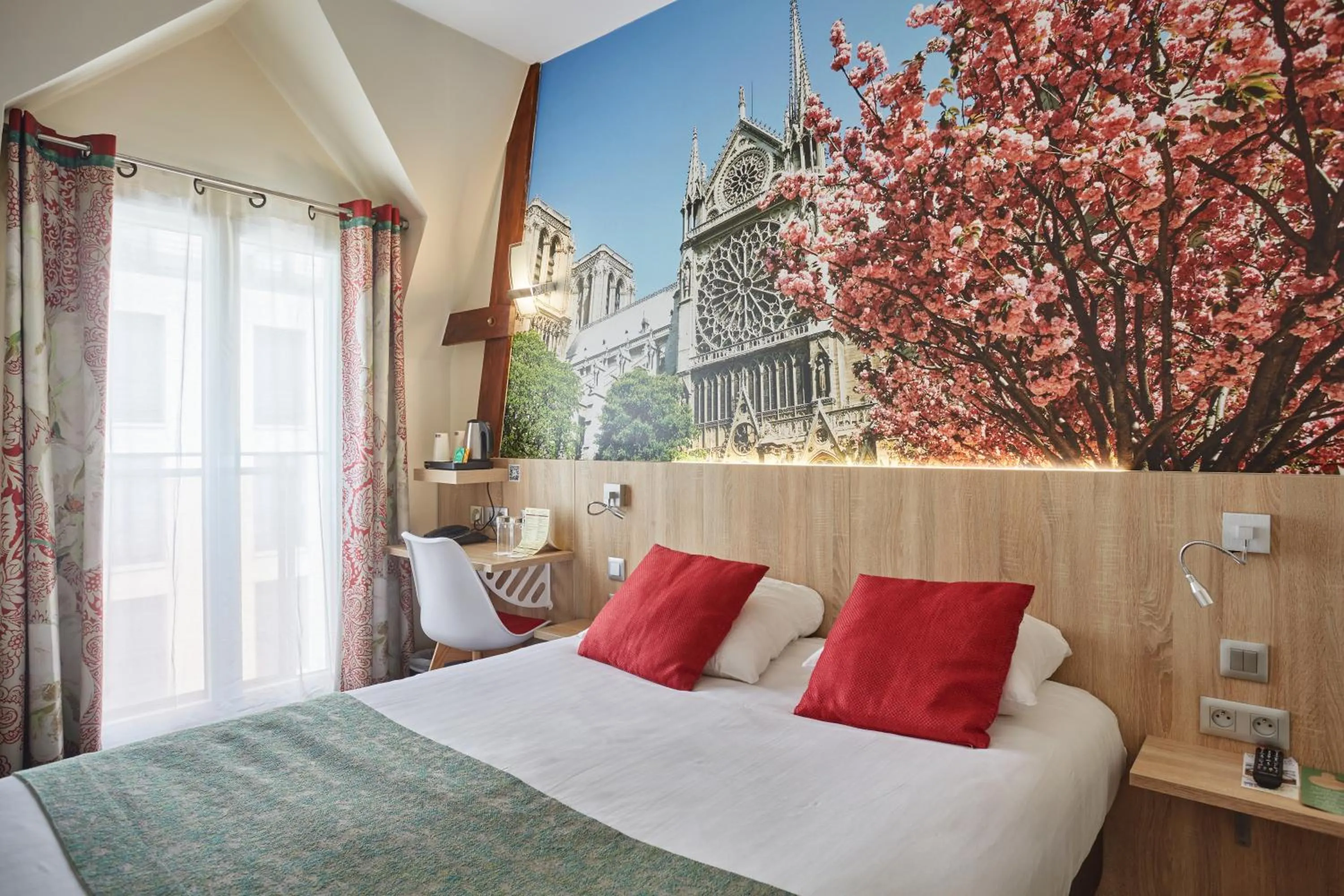Comfort Double or Twin Room in Hotel Beaugrenelle Tour Eiffel