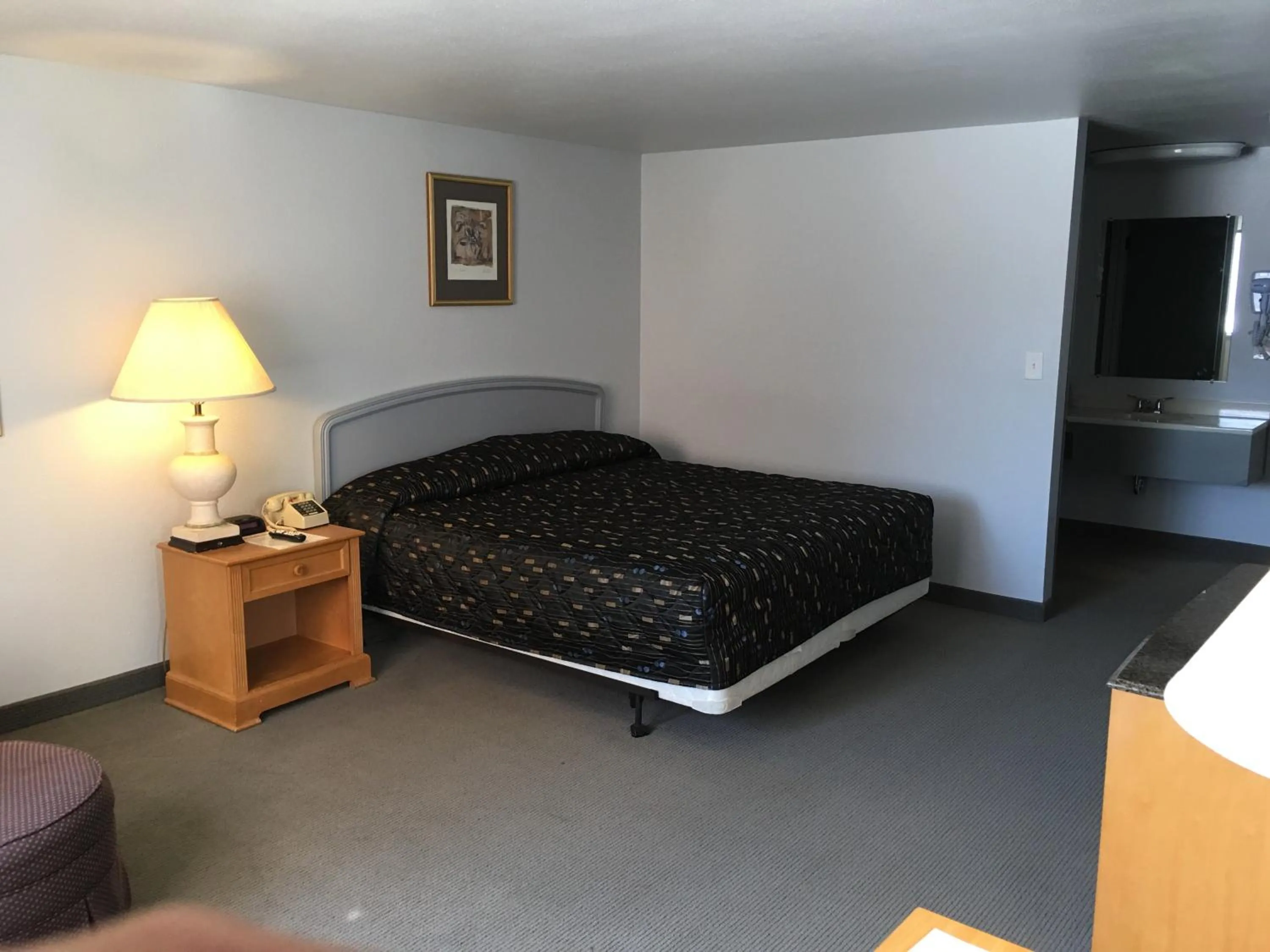 Queen Room in Americas Best Value Inn Billings