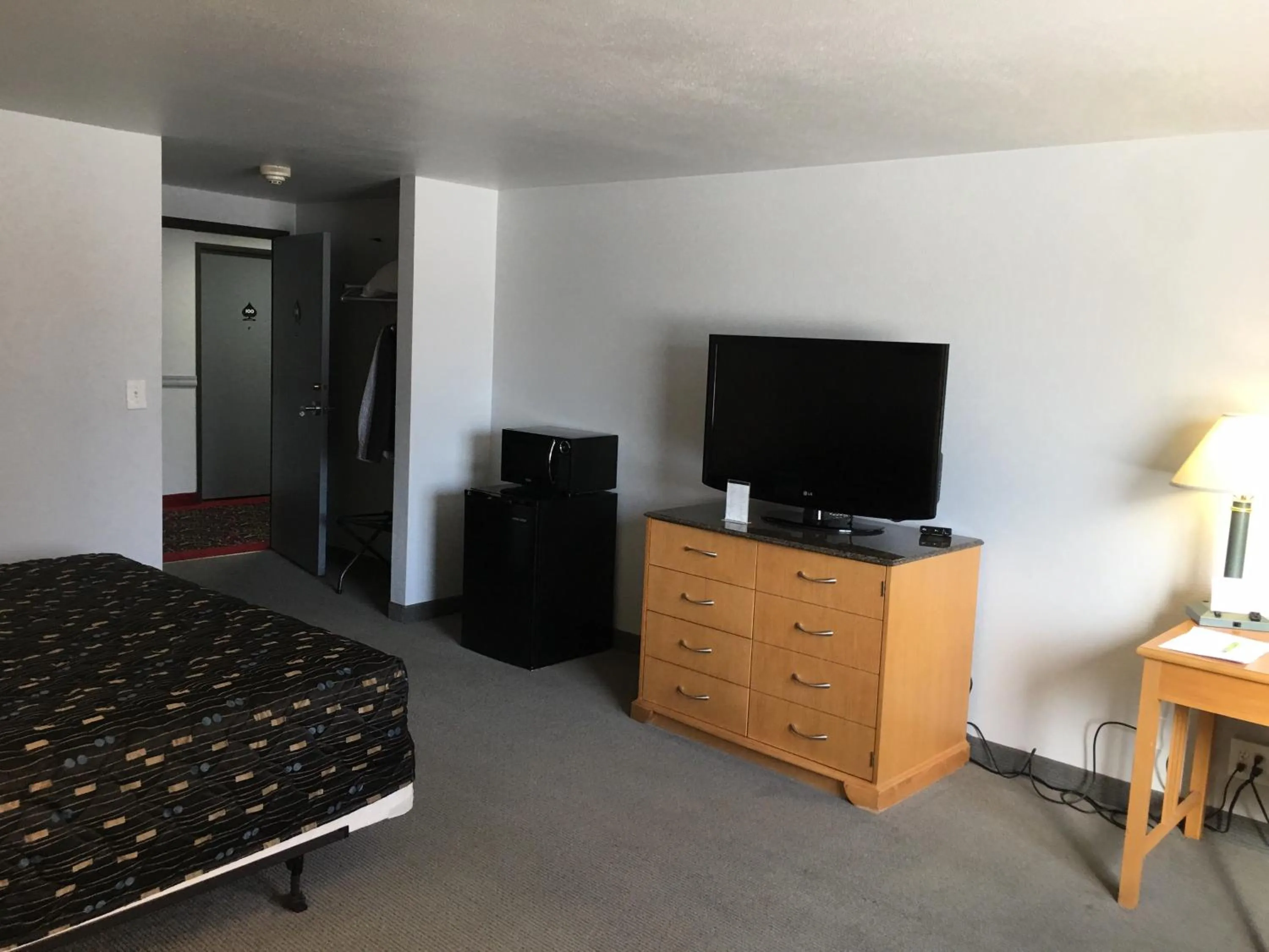 Deluxe King Room in Americas Best Value Inn Billings