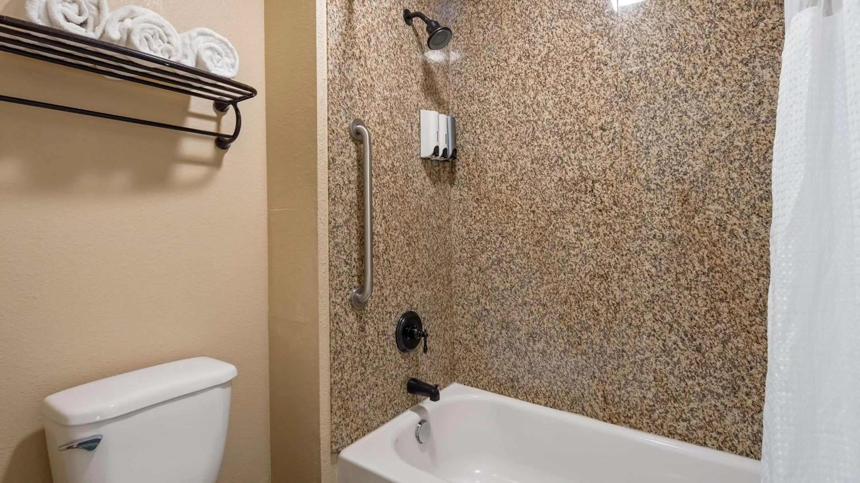 Queen Room in Best Western Apricot Inn