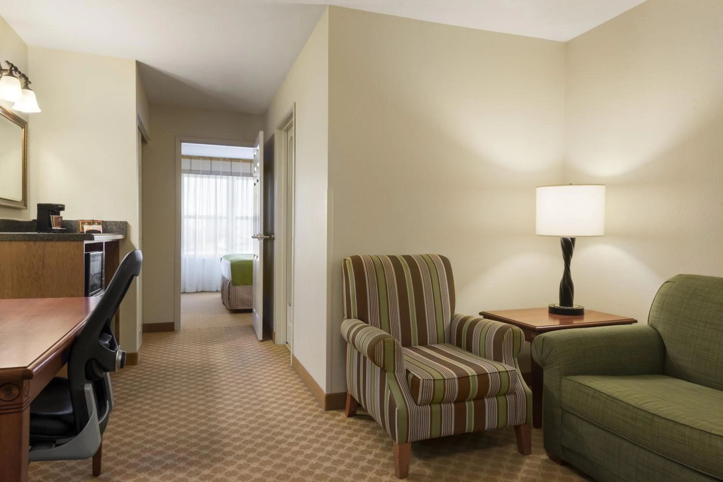 Extended Stay King Suite - Non-Smoking in Country Inn & Suites by Radisson, Peoria North, IL