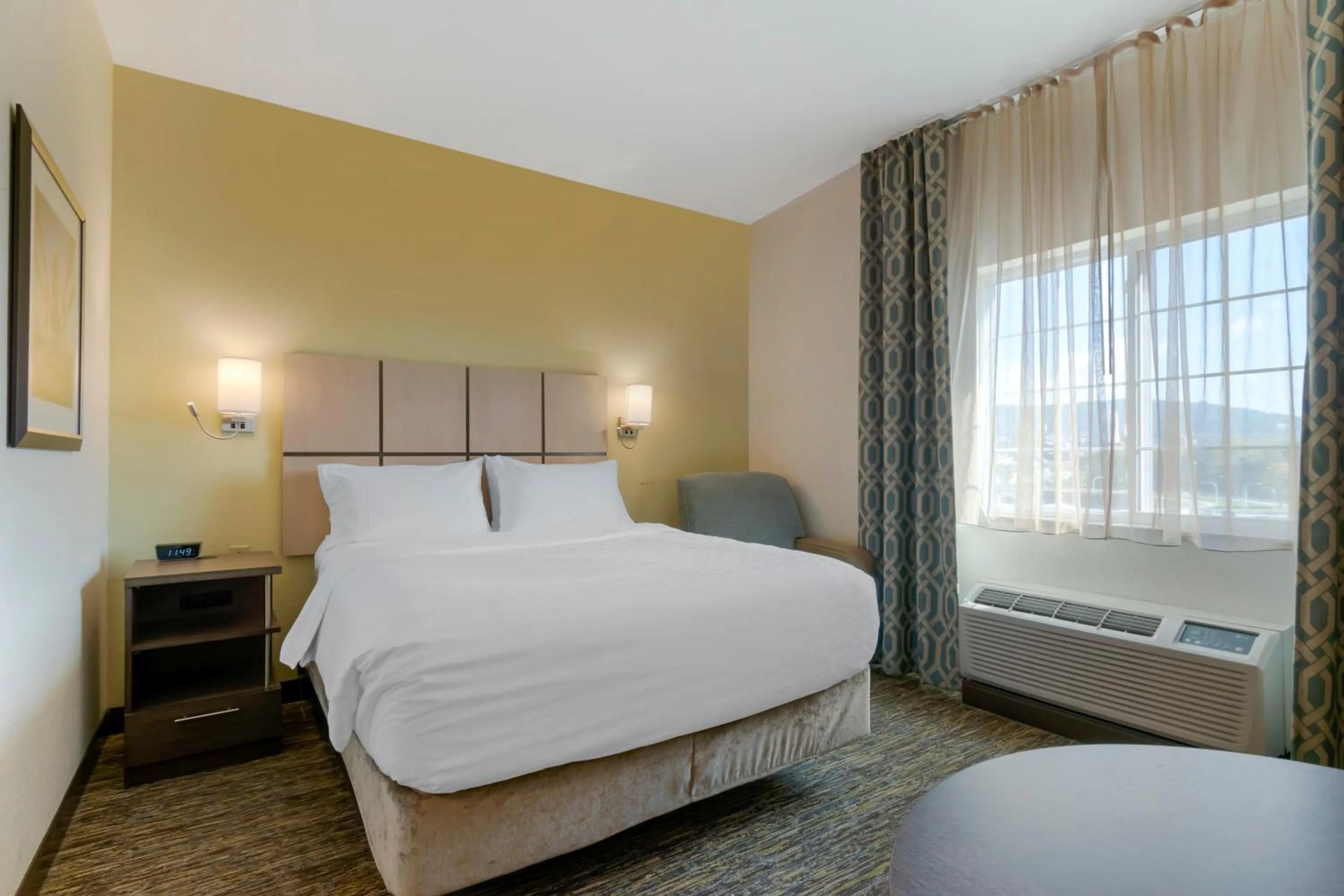 Queen Studio Suite - Mobility Access Tub/Non-Smoking in Candlewood Suites Reading by IHG