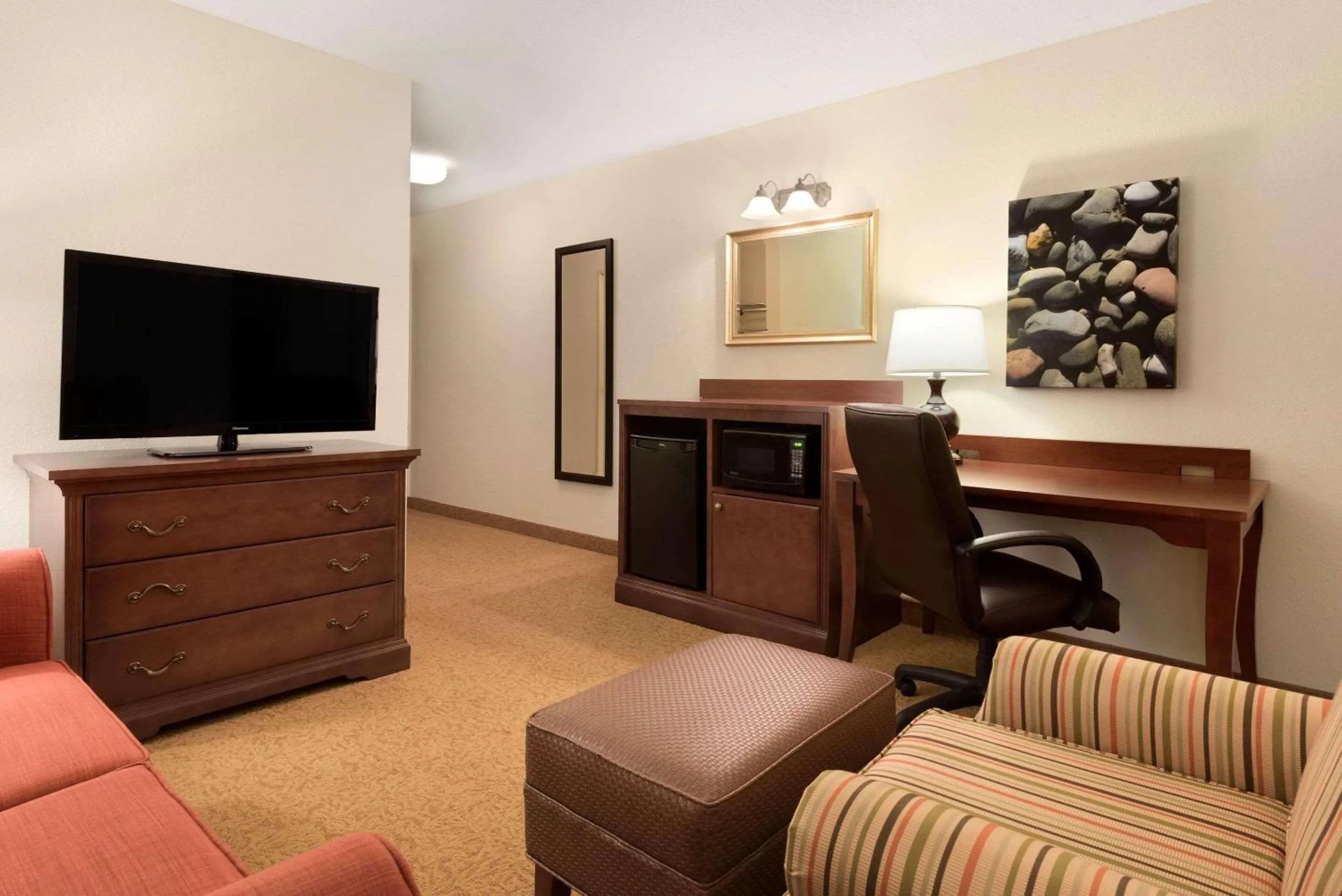 King Suite - Disability Access/Non Smoking in Country Inn & Suites by Radisson, Cedar Rapids Airport, IA