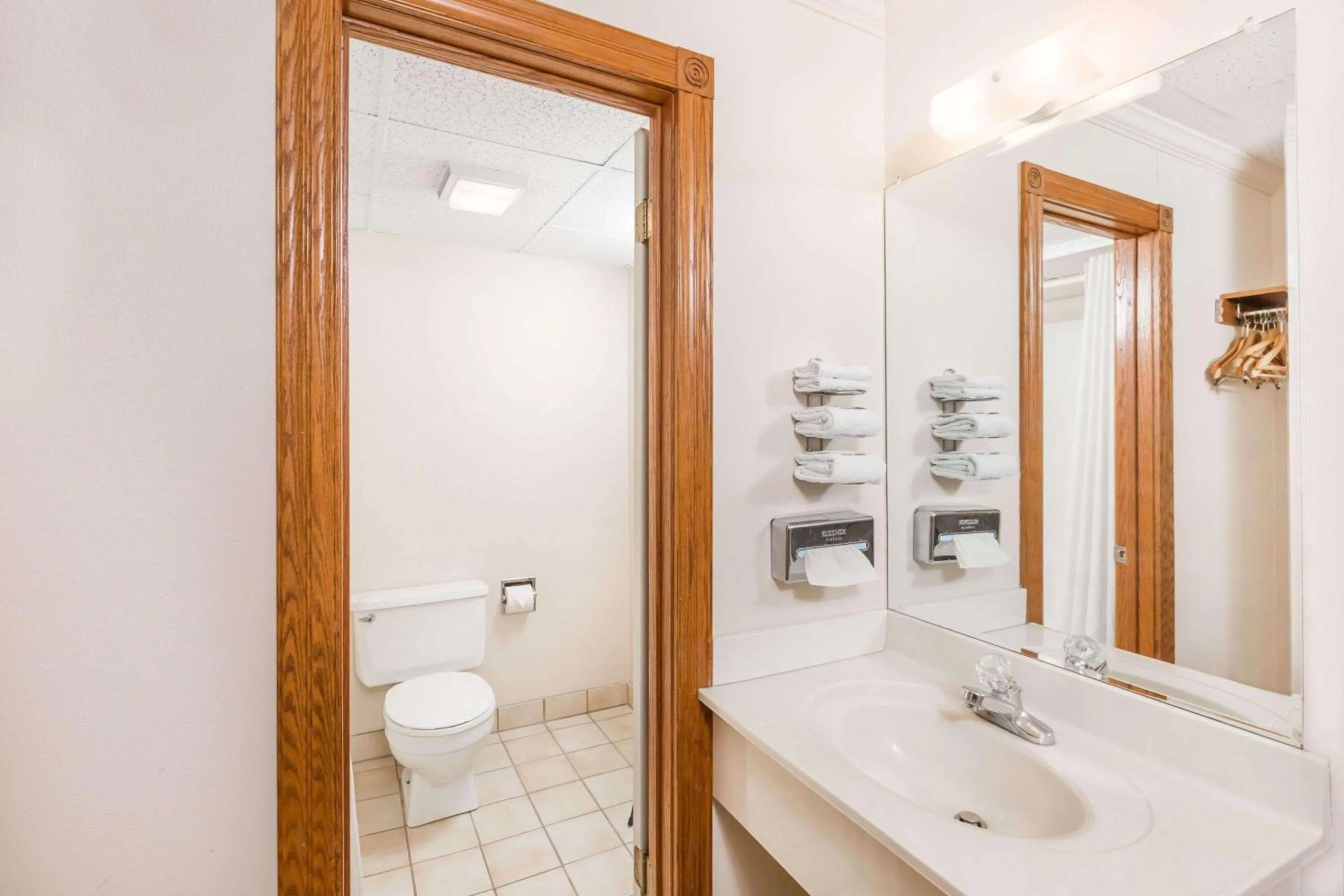 Double Room - Smoking in Knights Inn & Suites South Sioux City