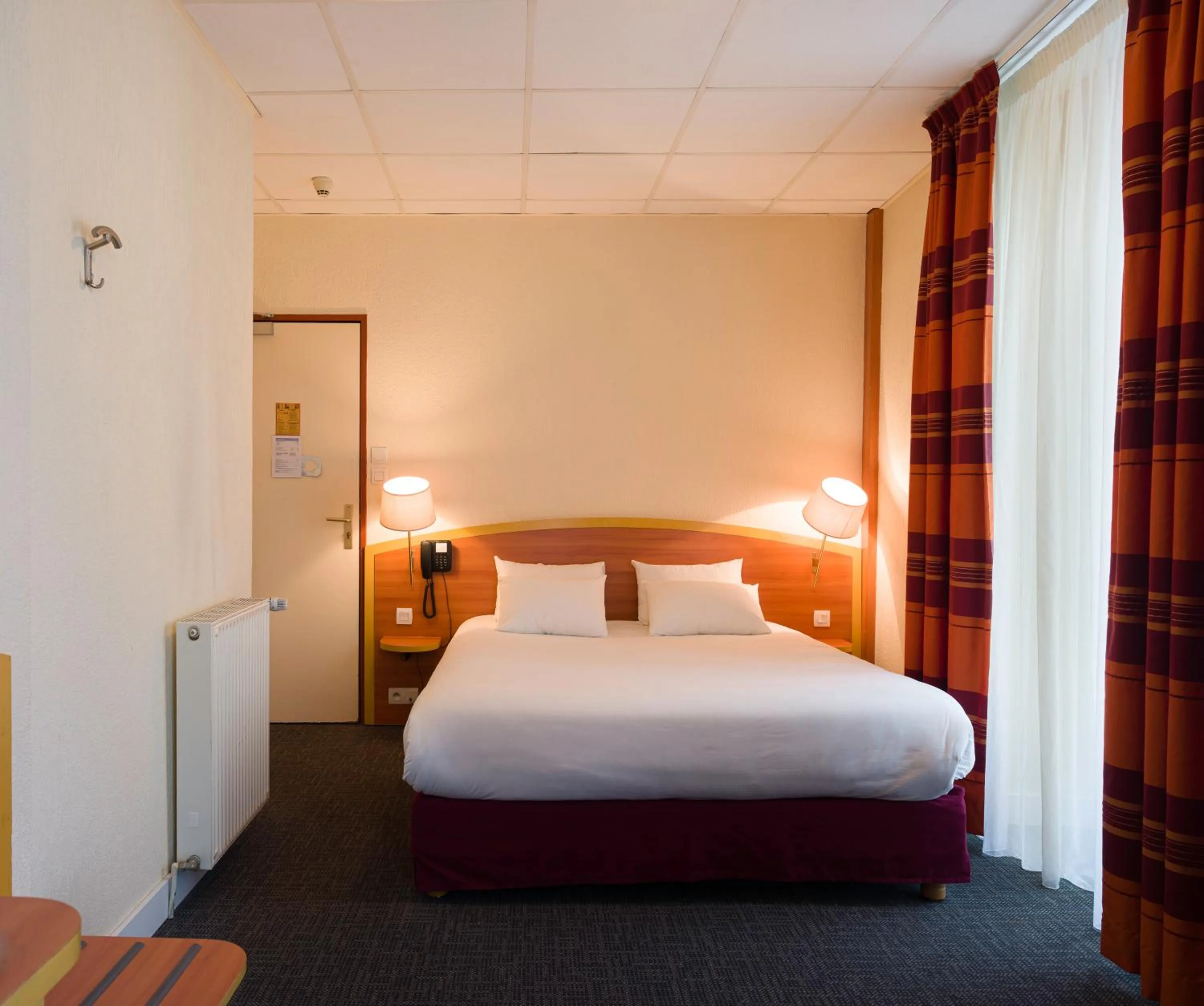 Double Room in Kyriad Hôtel Lamballe - Gare TGV - Centre ville