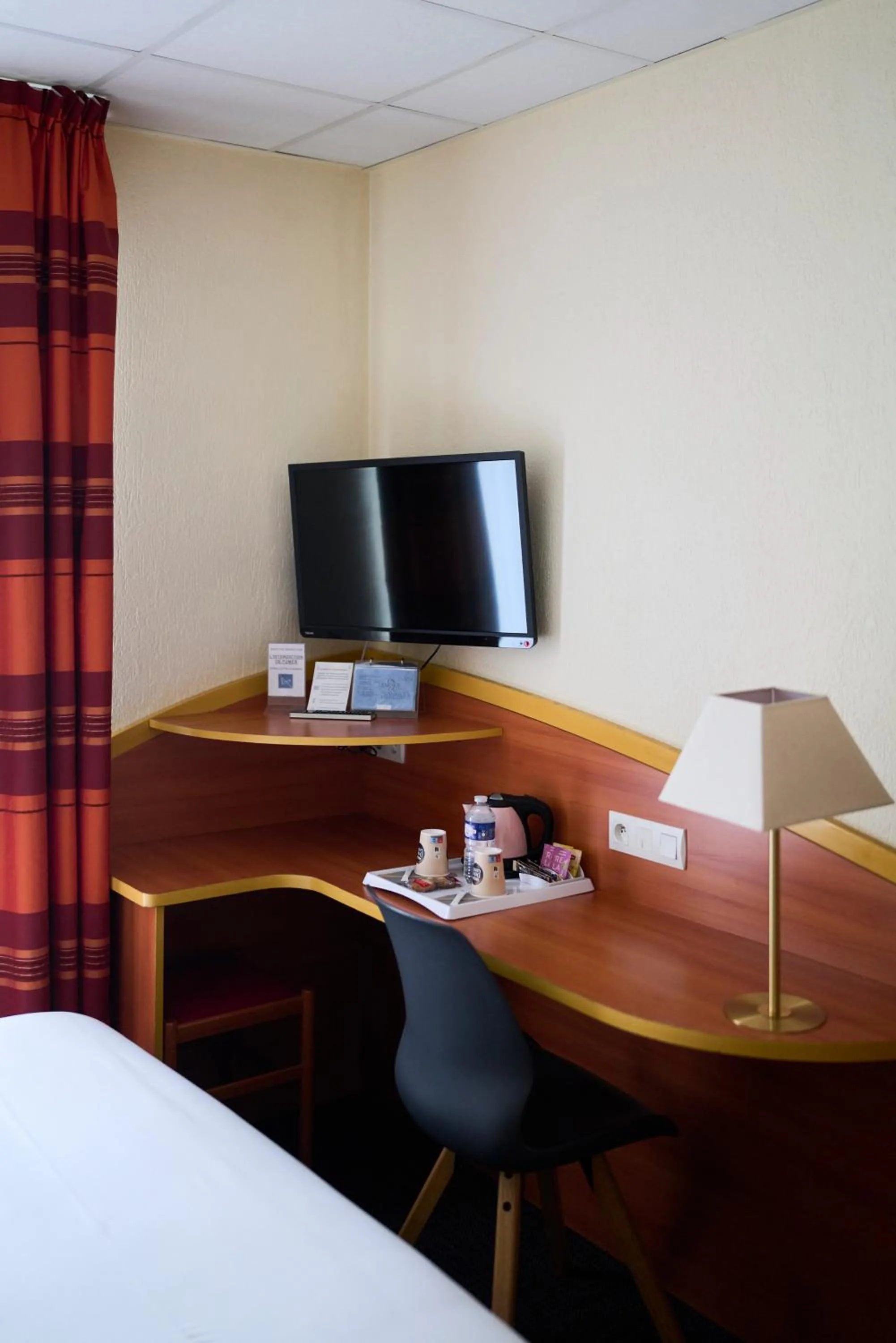 Twin Room in Kyriad Hôtel Lamballe - Gare TGV - Centre ville