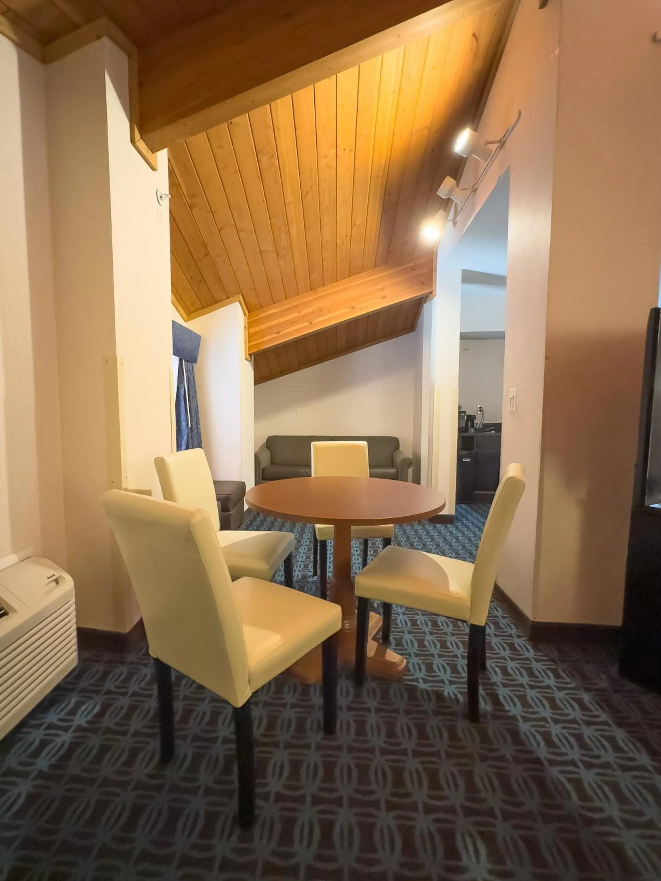 Executive King Suite - Non-Smoking in Baymont by Wyndham Howell/Brighton