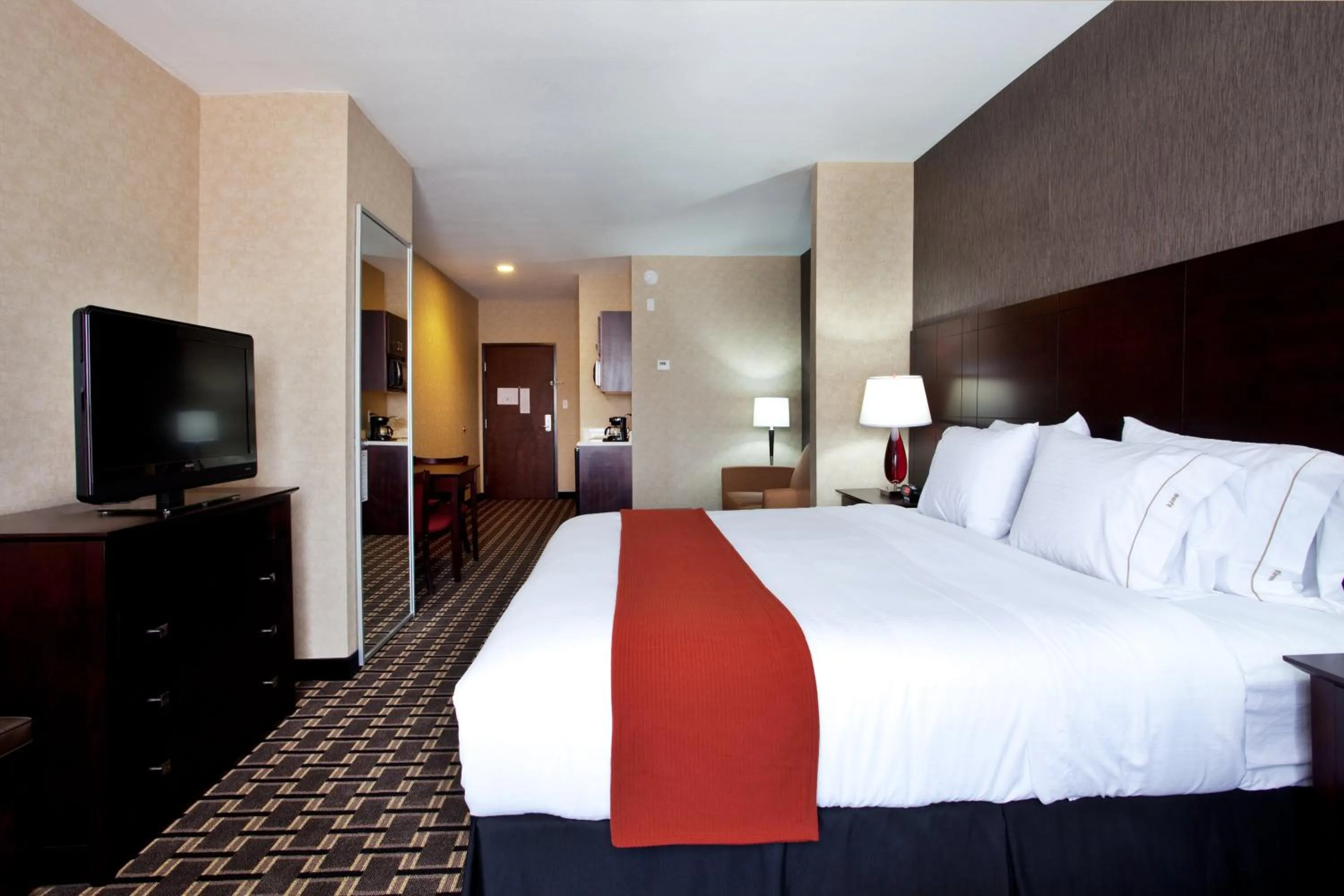 King Suite with Sofa Bed - Communication Accessible in Holiday Inn Express Amite by IHG