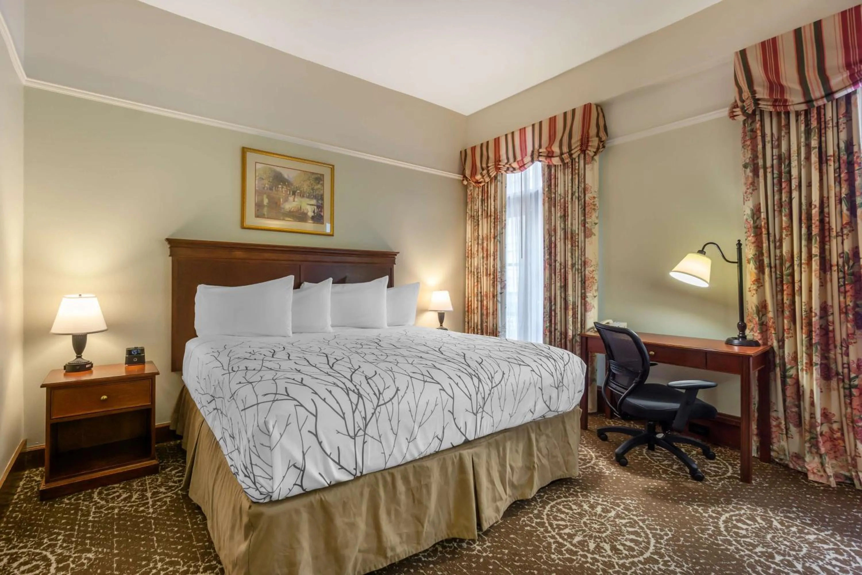 King Room with Balcony and City View in Best Western Plus Pioneer Square Hotel Downtown