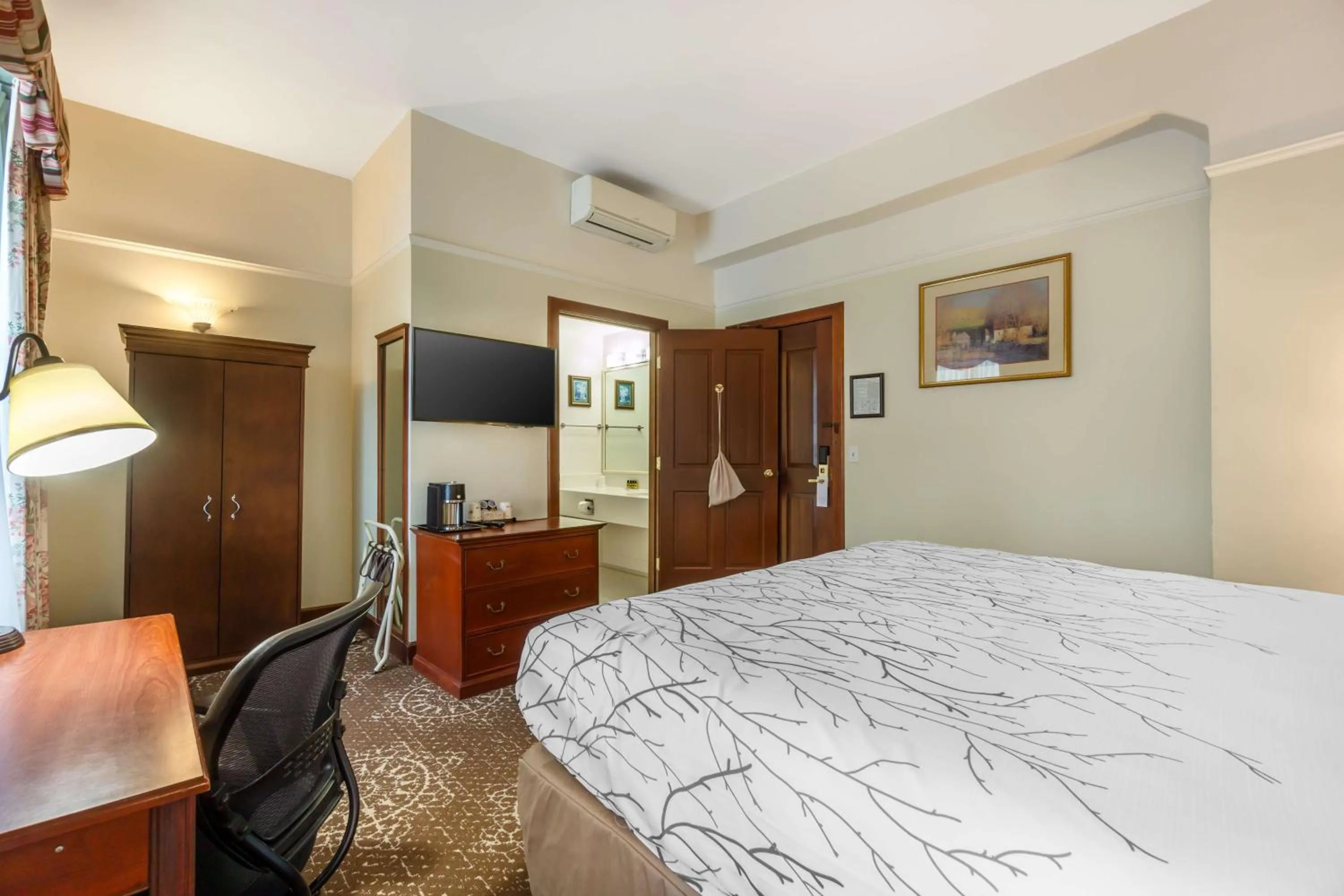 King Room with Sofa Bed in Best Western Plus Pioneer Square Hotel Downtown