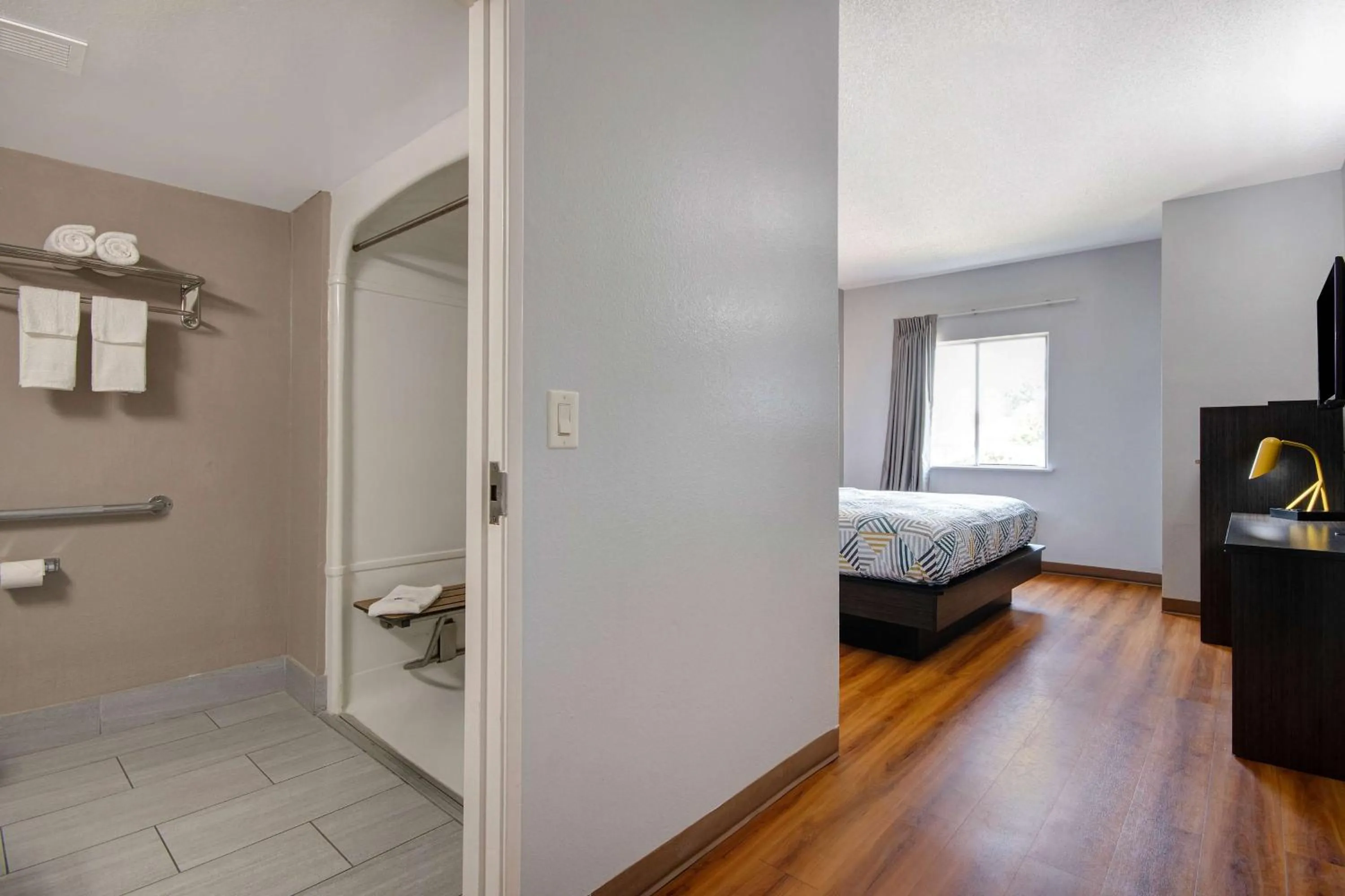 King Room with Roll-in Shower - Disability Access - Non-Smoking in Motel 6-San Antonio, TX - South