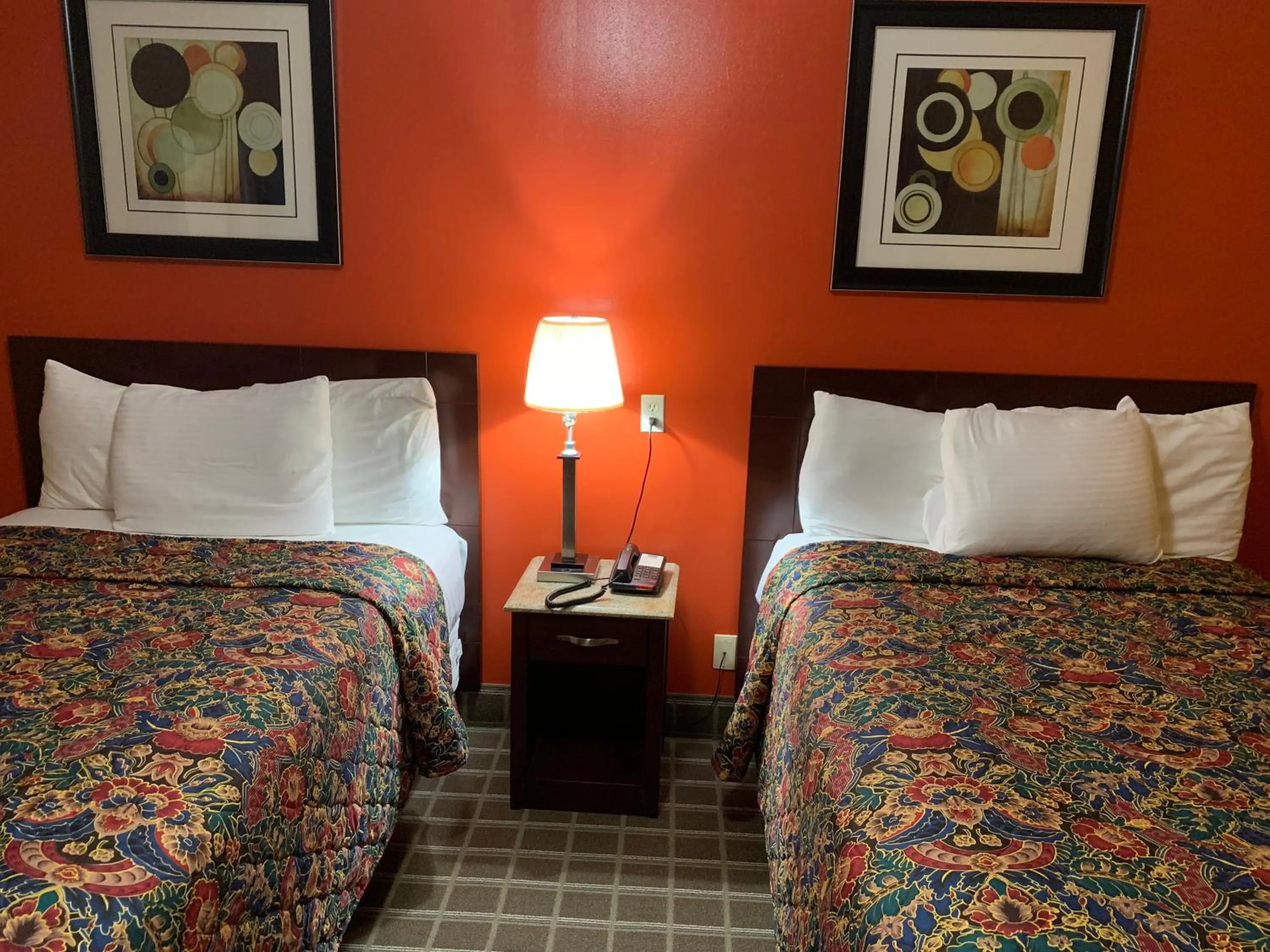 Double Room with Two Double Beds - Smoking in Scottish Inns Wrightstown