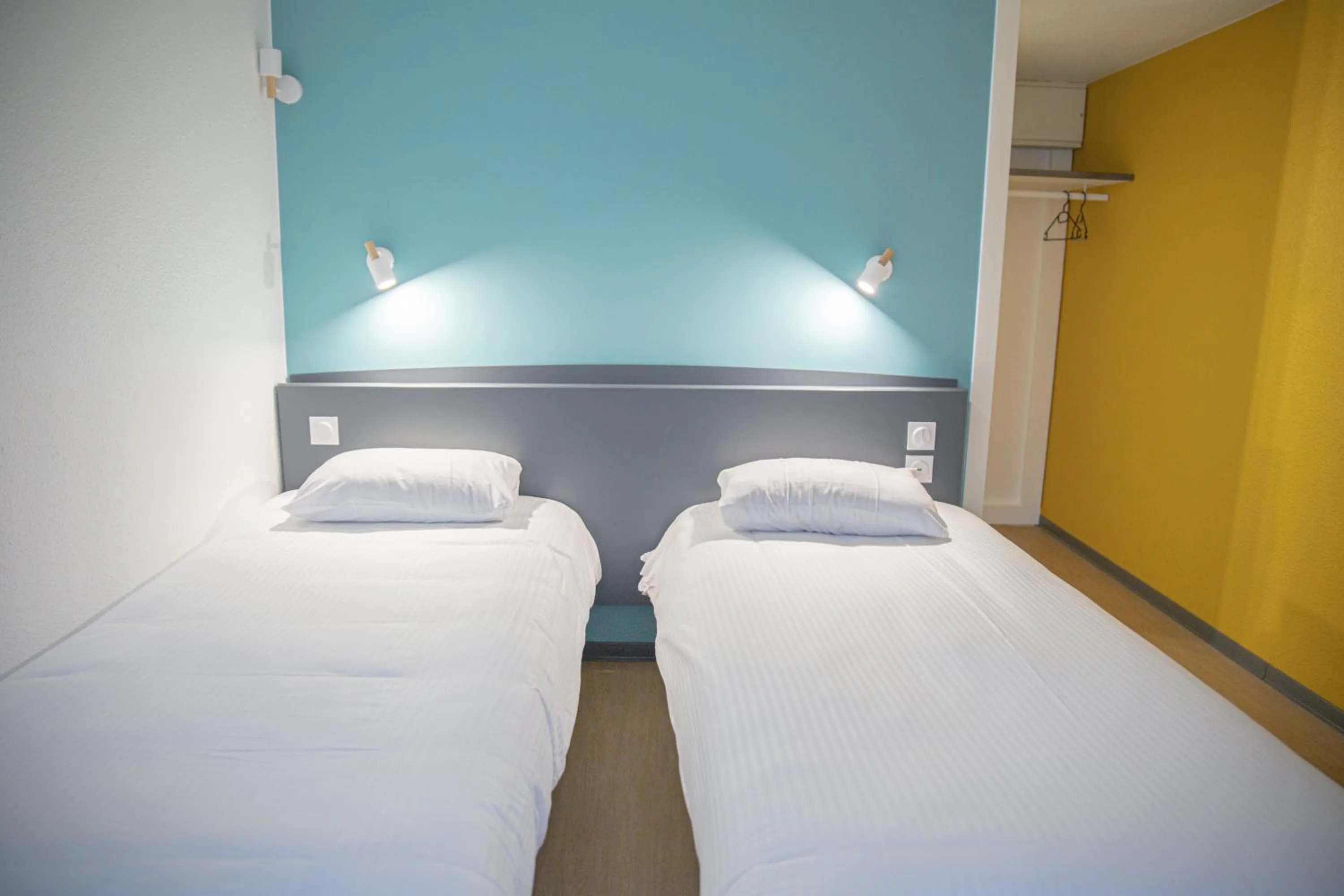2 Single Beds in Kyriad Direct Nancy Sud -Vandoeuvre - Rénové