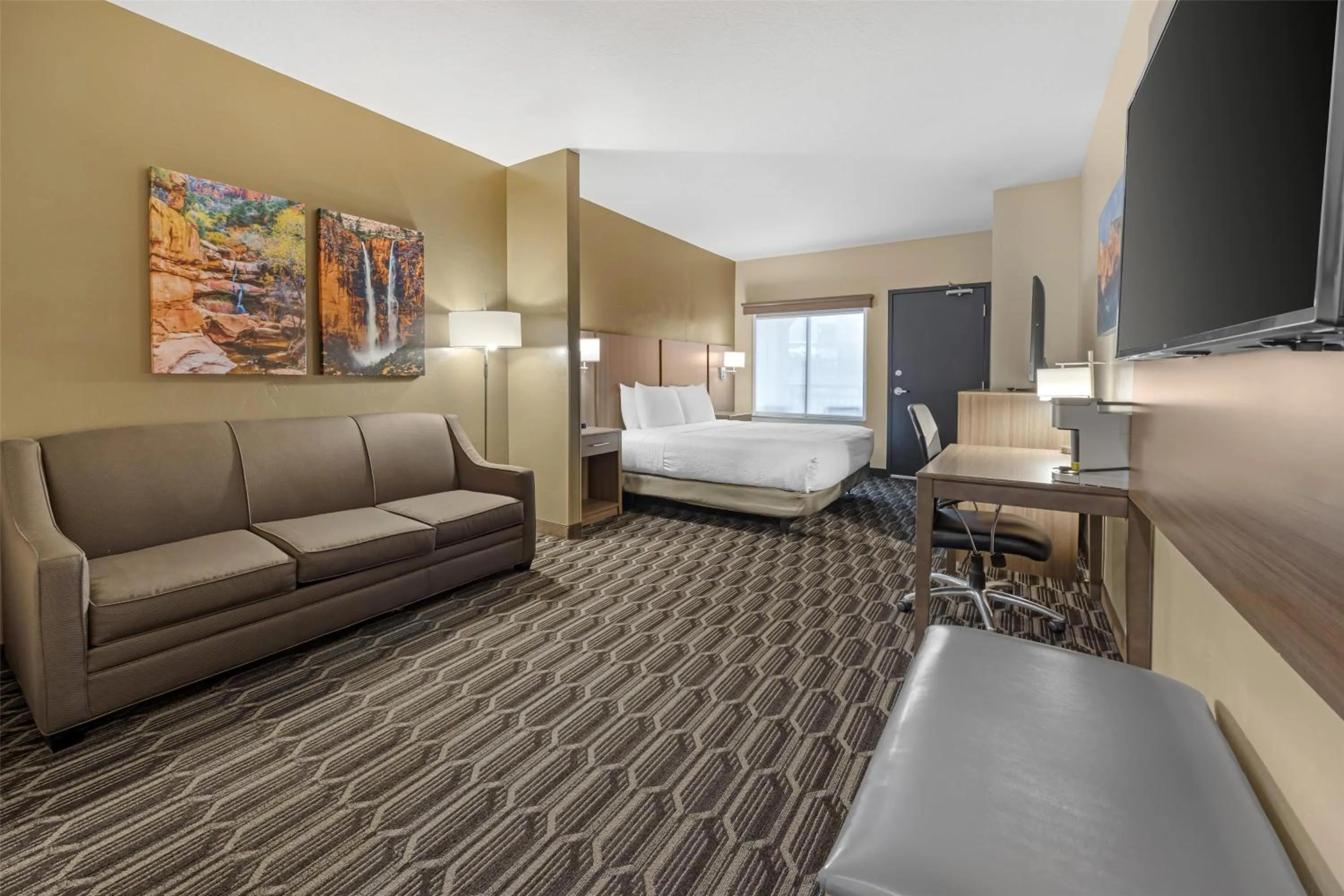 King Suite with Roll-In Shower - Mobility Access/Communication Assistance/Non-Smoking in Best Western Plus Zion Canyon Inn & Suites