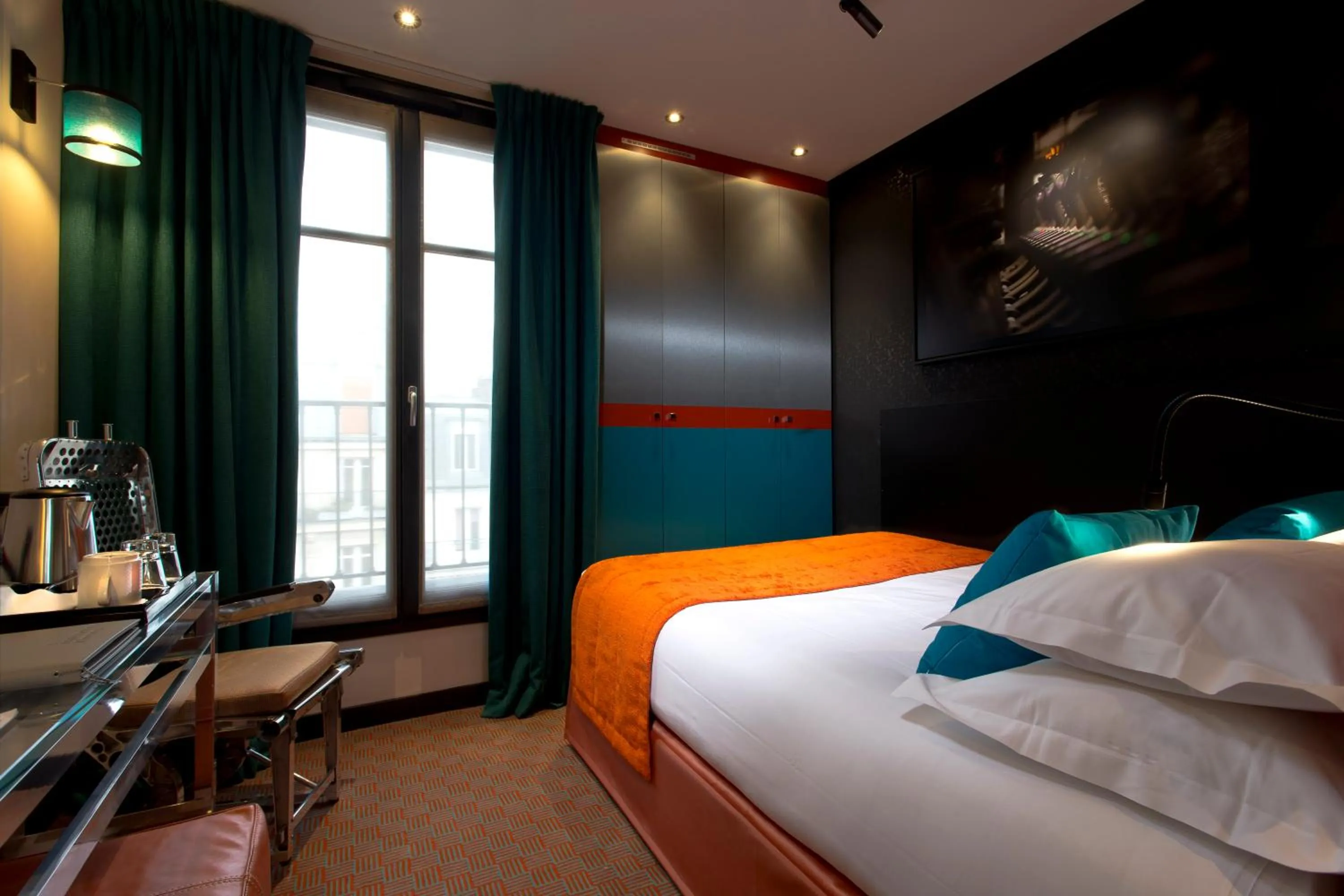 Single Room in Hotel Atmospheres