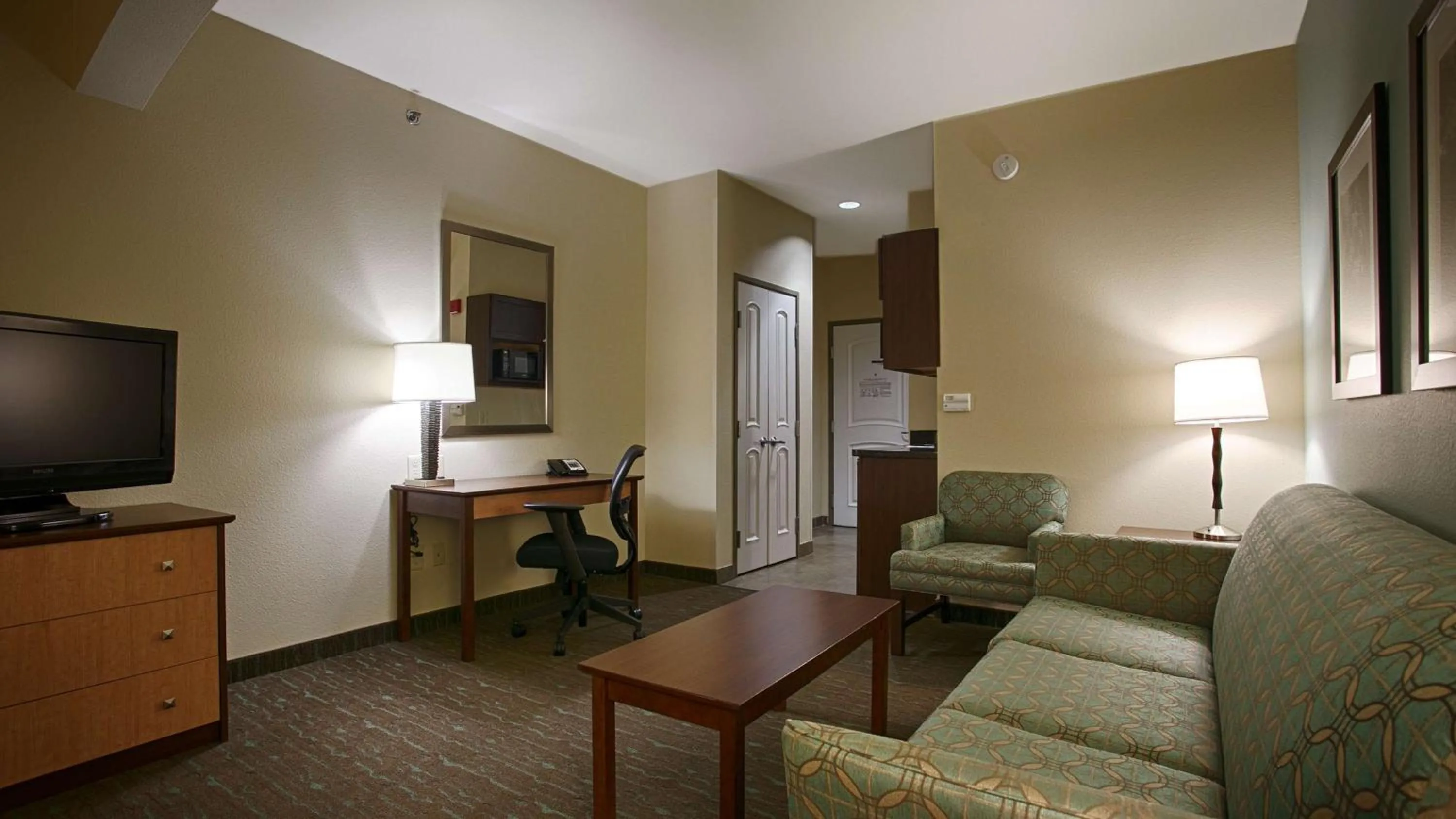 King Suite - Disability Access in Best Western Plus Texarkana Inn and Suites
