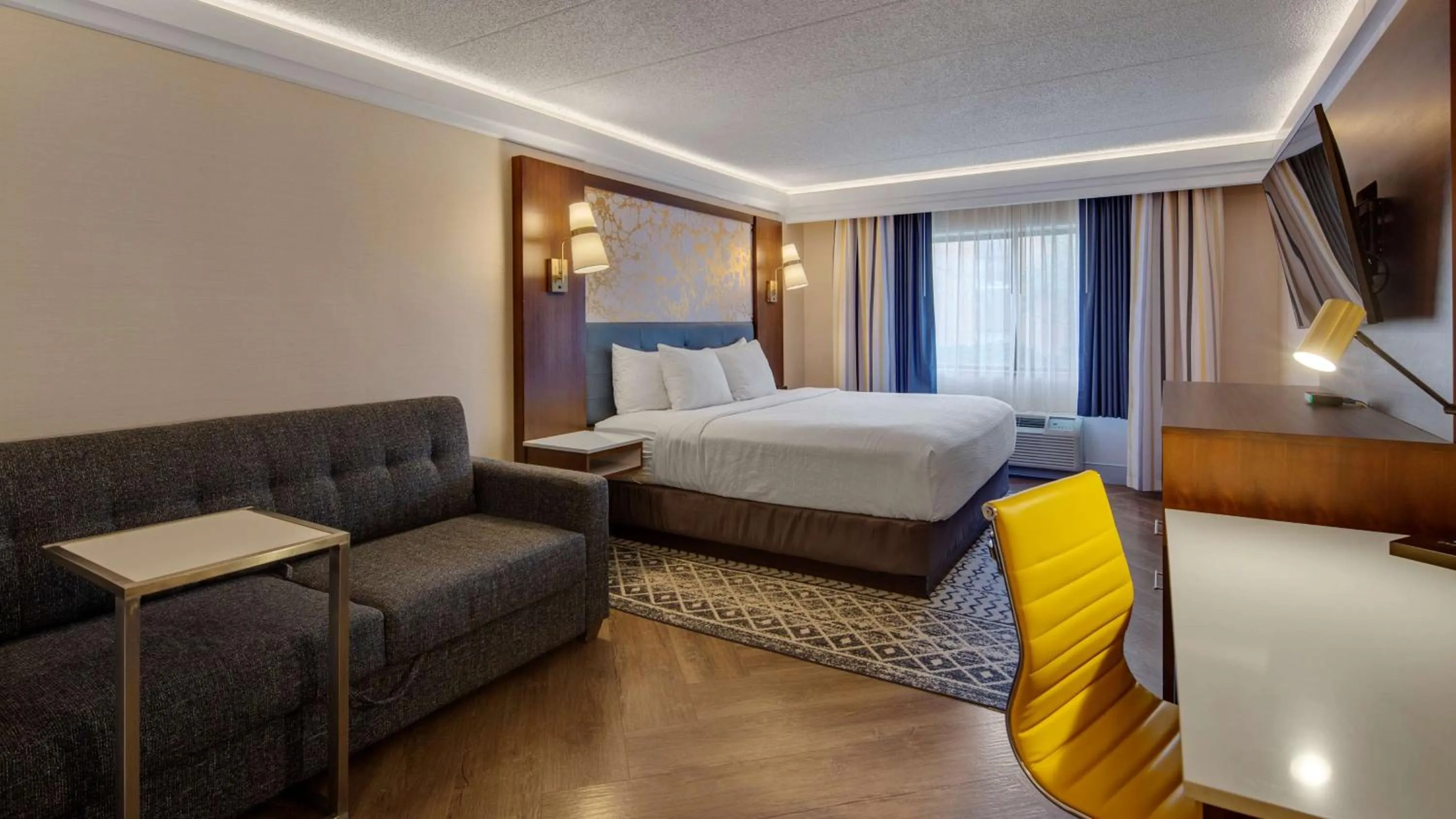 King Suite with Sofa Bed - Non-Smoking in The Hub Murray Hill, BW Premier Collection