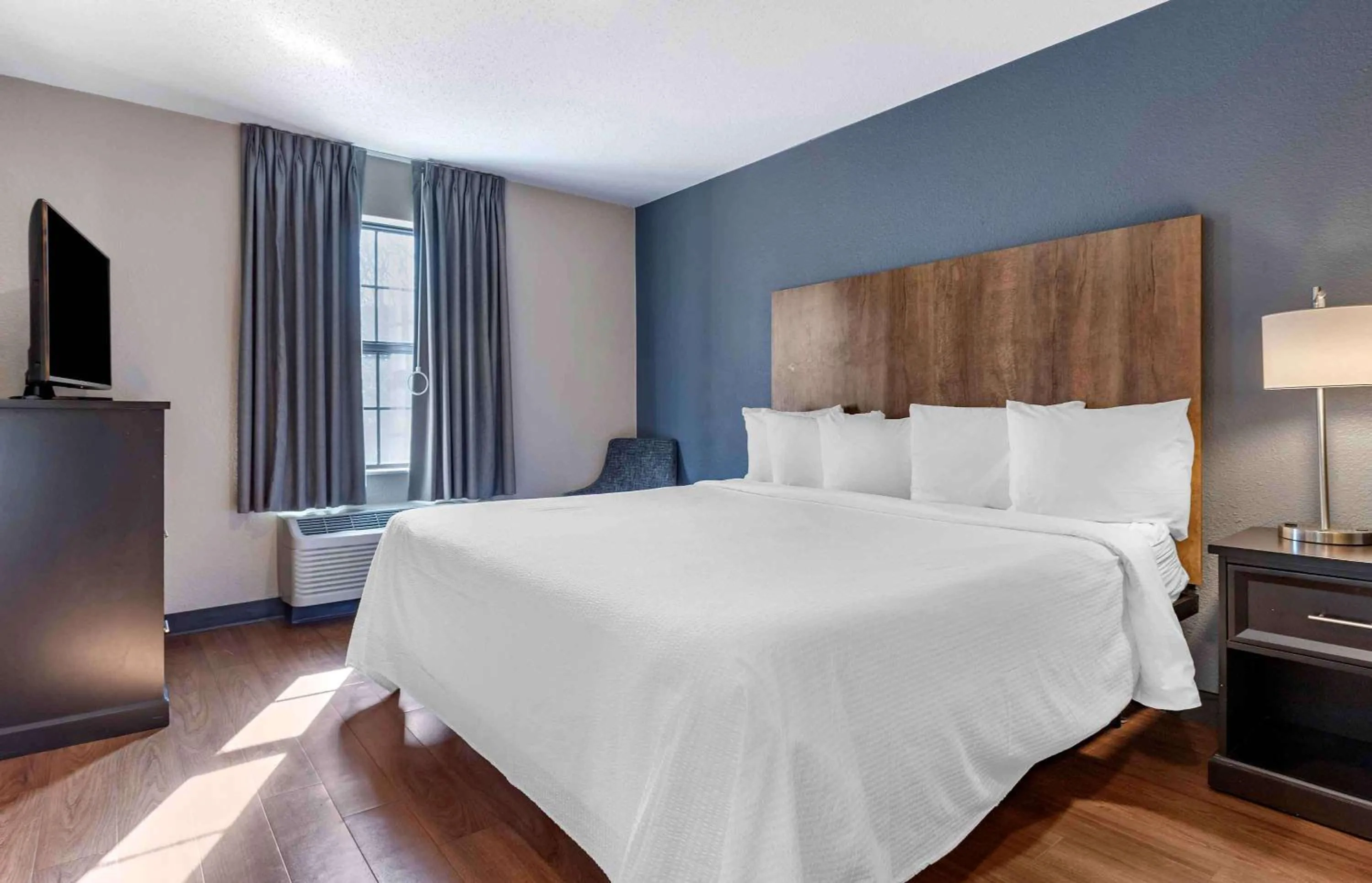 One Bedroom Suite with One King Bed - Disability Access - Non-Smoking in Extended Stay America Premier Suites - Charlotte - Pineville - Pineville Matthews Rd.