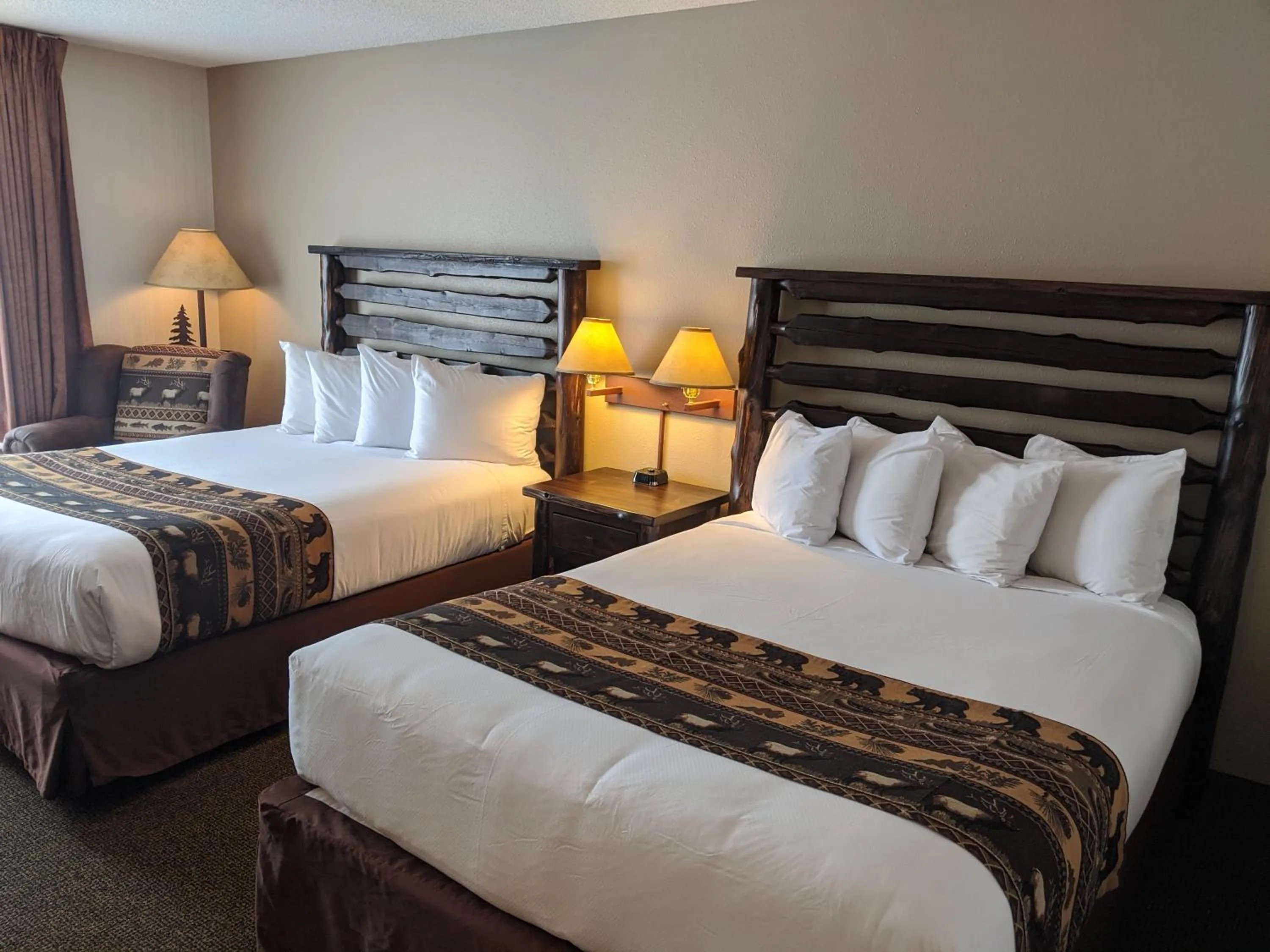 Queen Room with Two Queen Beds - Disability Access in Clubhouse Inn
