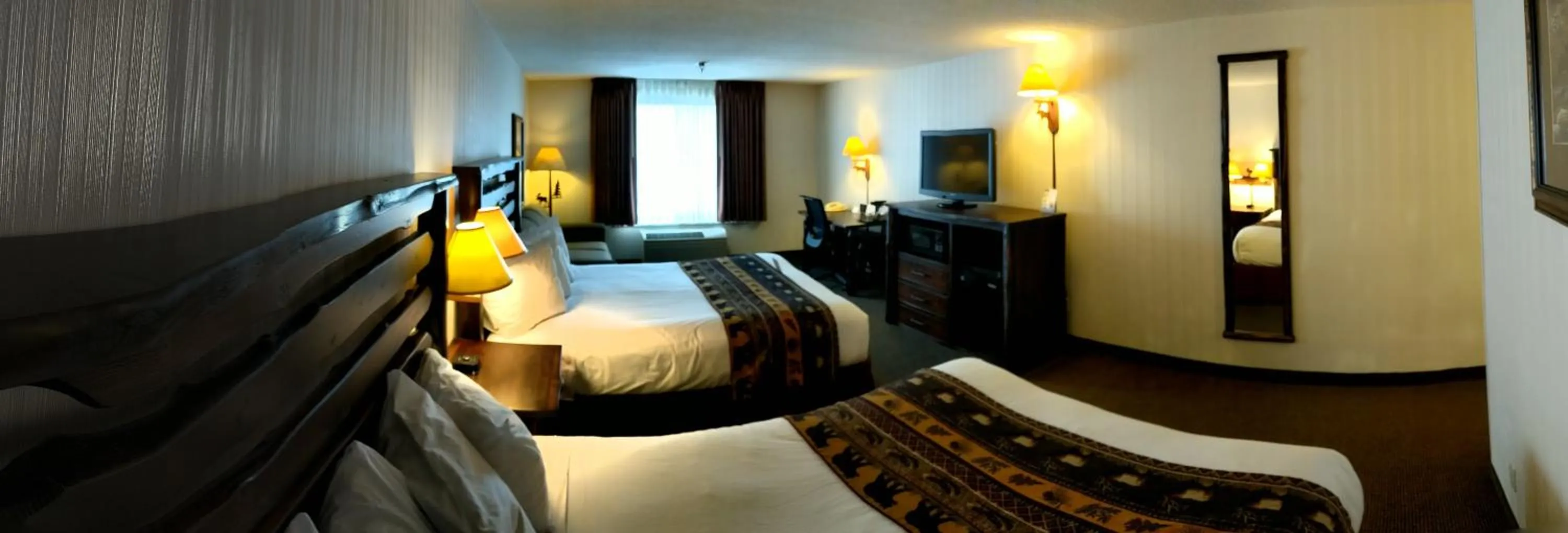 Queen Room with Two Queen Beds and Sofa Bed in Clubhouse Inn