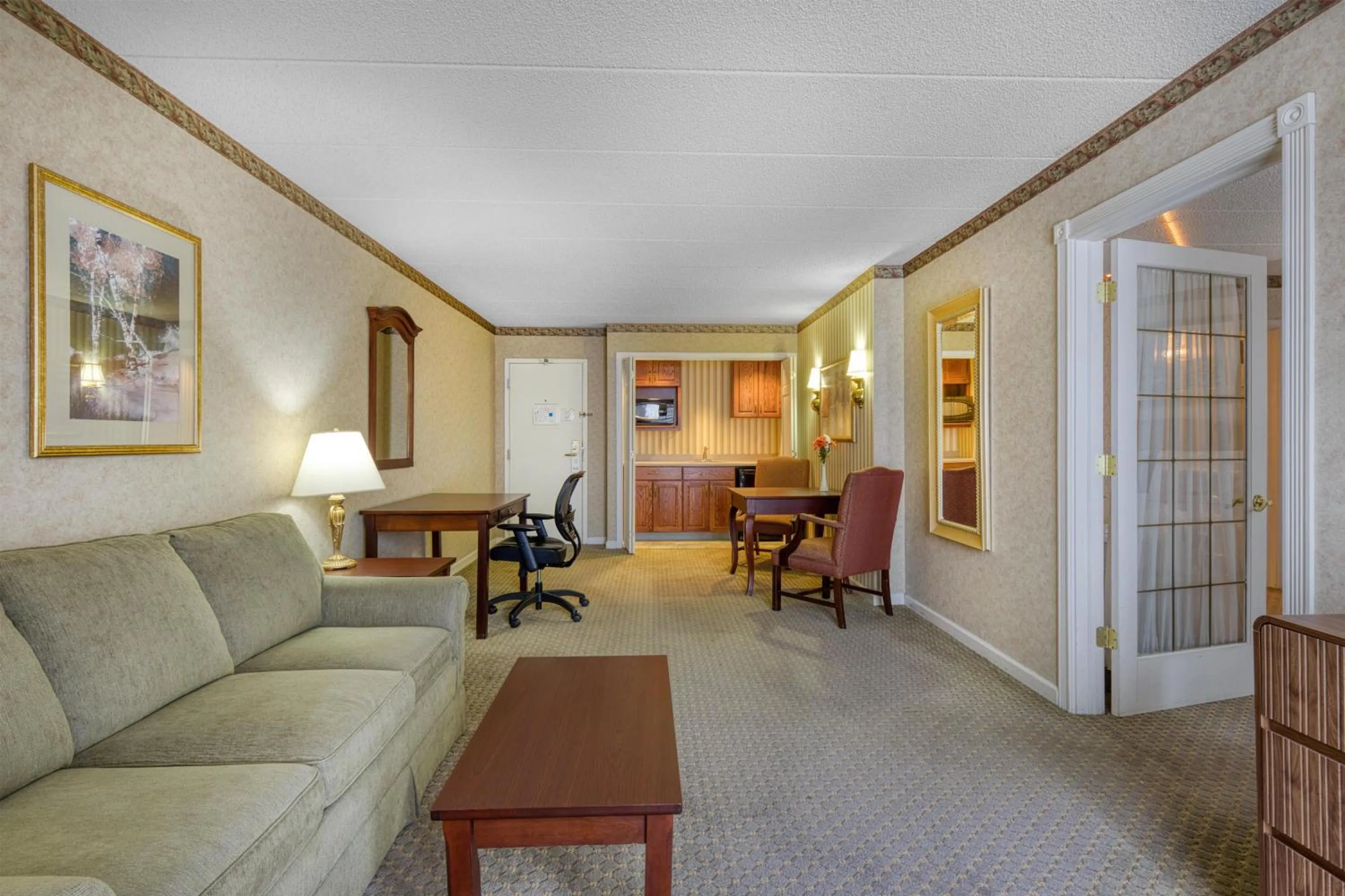 King Suite with Sofa Bed and Hot Tub - Non-Smoking in Best Western Plus Wilkes Barre Center City