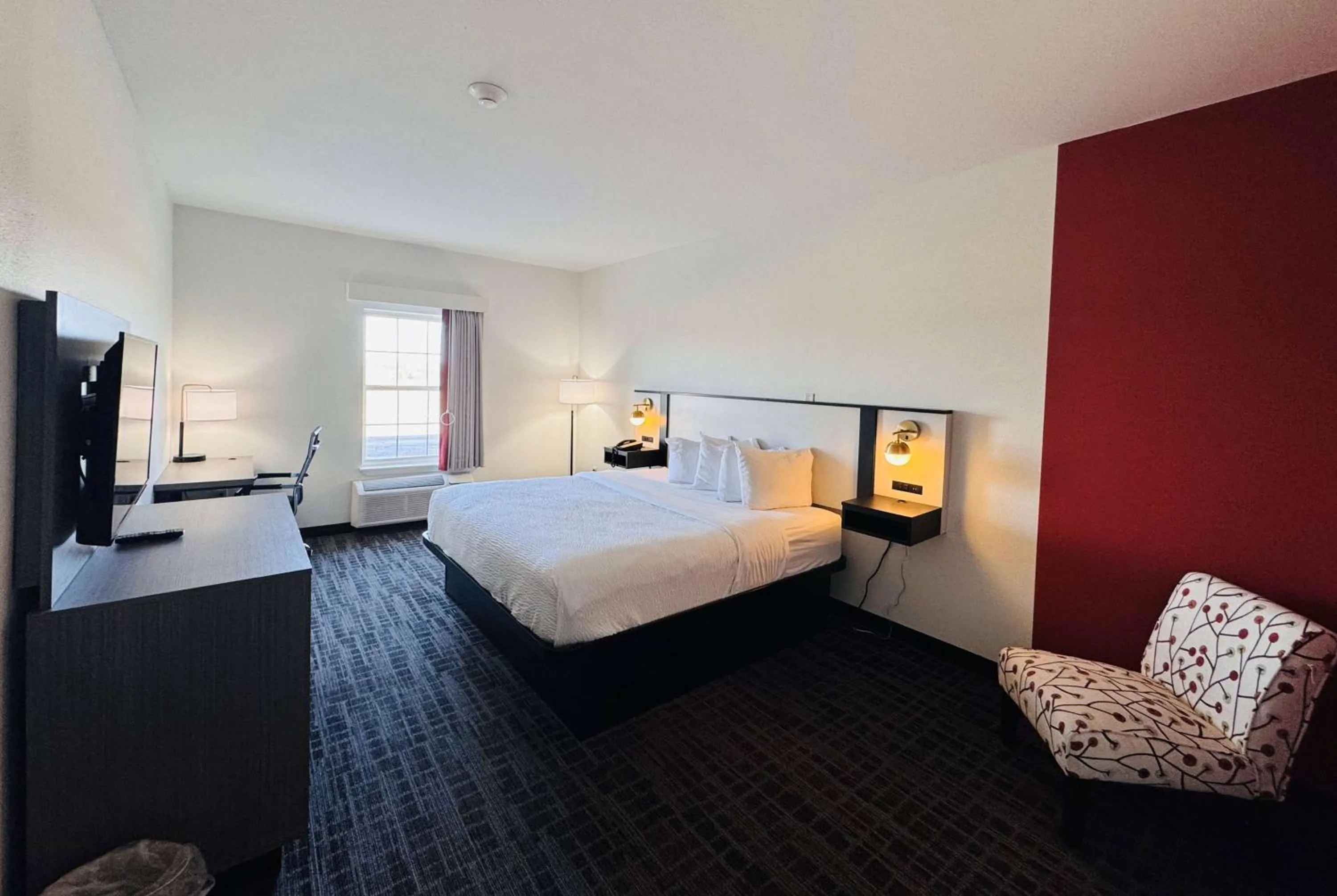 King Room - Disability Access/Non-Smoking in Ramada by Wyndham Sparta/At Speedway