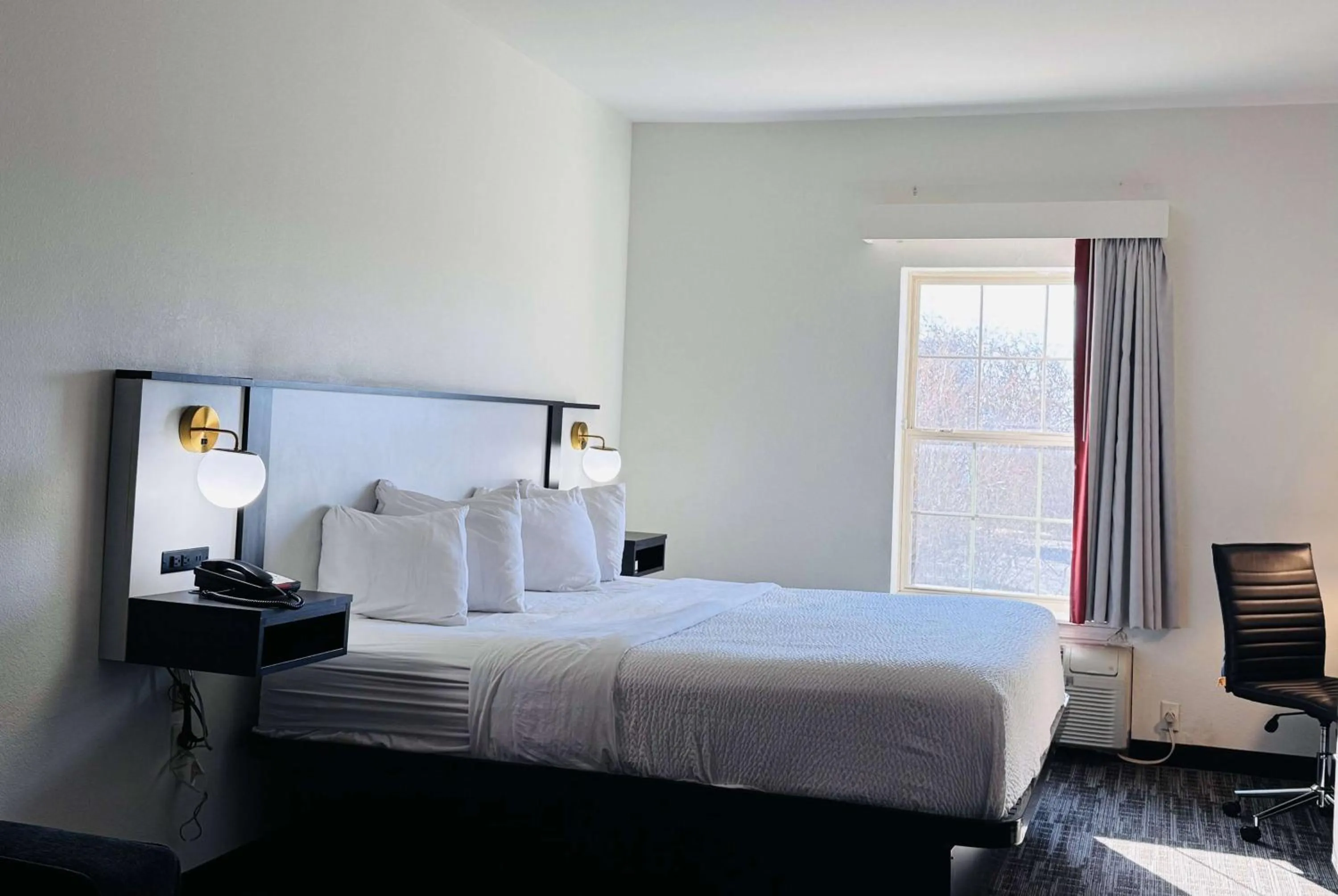 King Room - Non-Smoking in Ramada by Wyndham Sparta/At Speedway