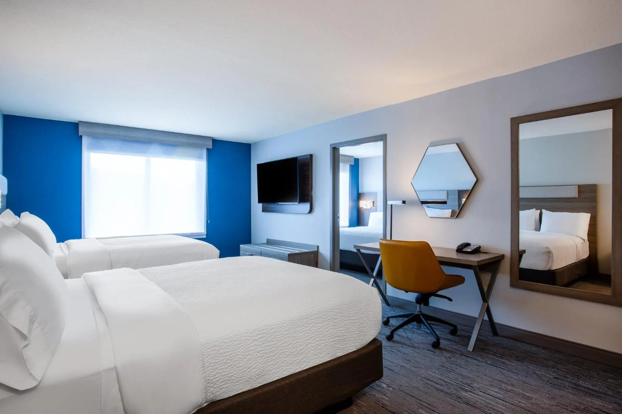 Queen Suite with Walk In Shower in Holiday Inn Express & Suites Bradenton East-Lakewood Ranch by IHG