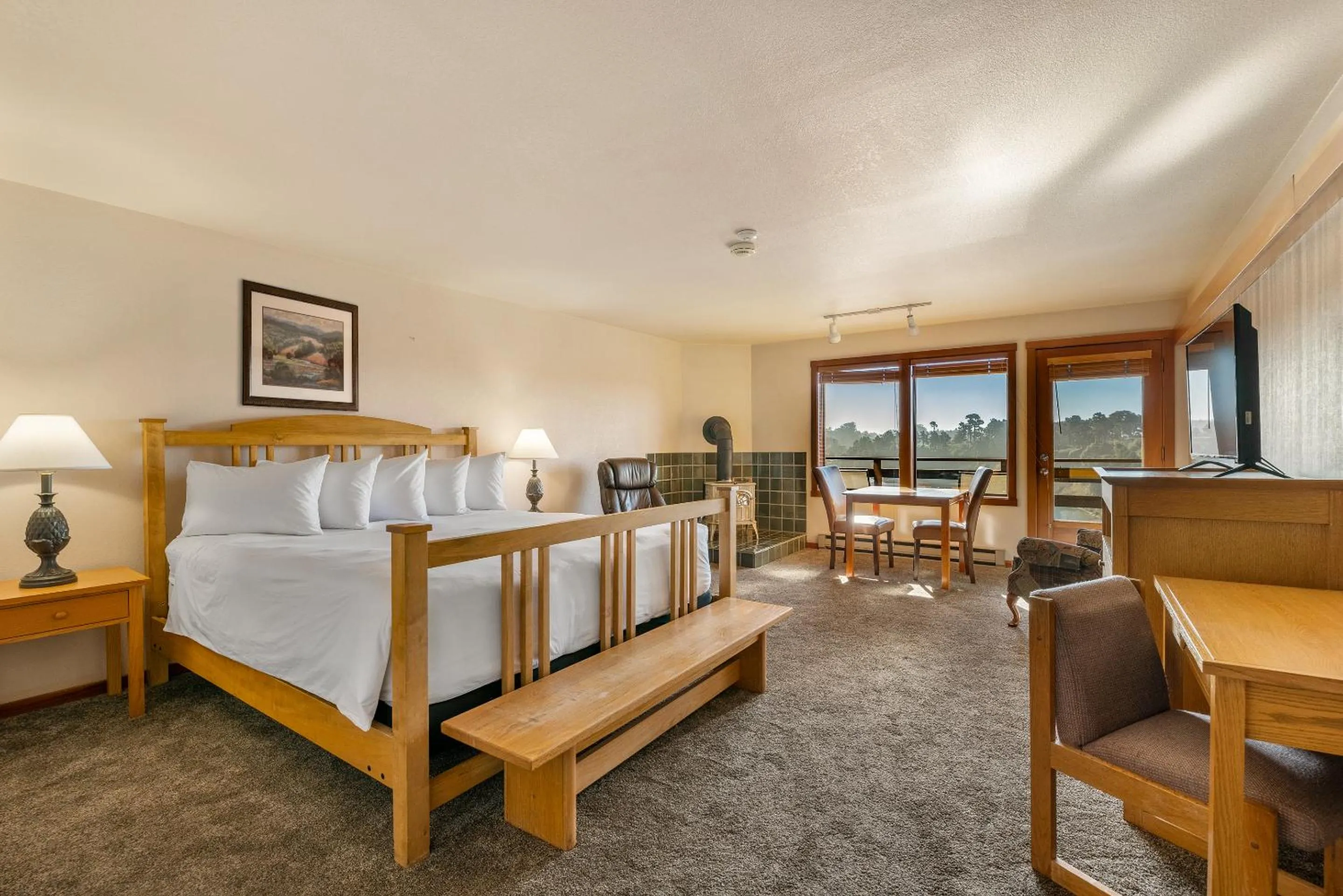 Deluxe King Room with Harbor View in Harbor Lite Lodge