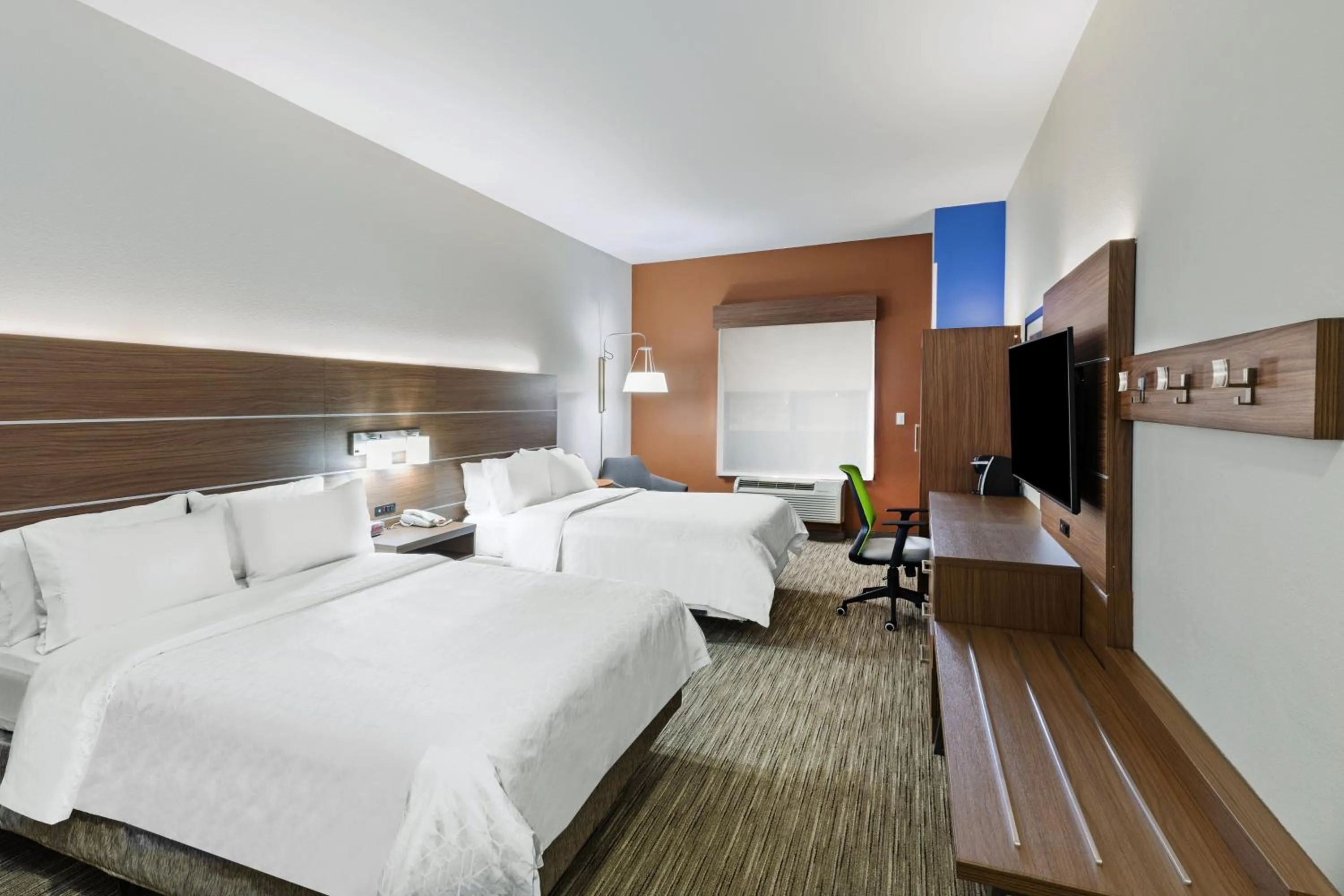 Standard Queen Room with Two Queen Beds in Holiday Inn Express and Suites Pryor by IHG