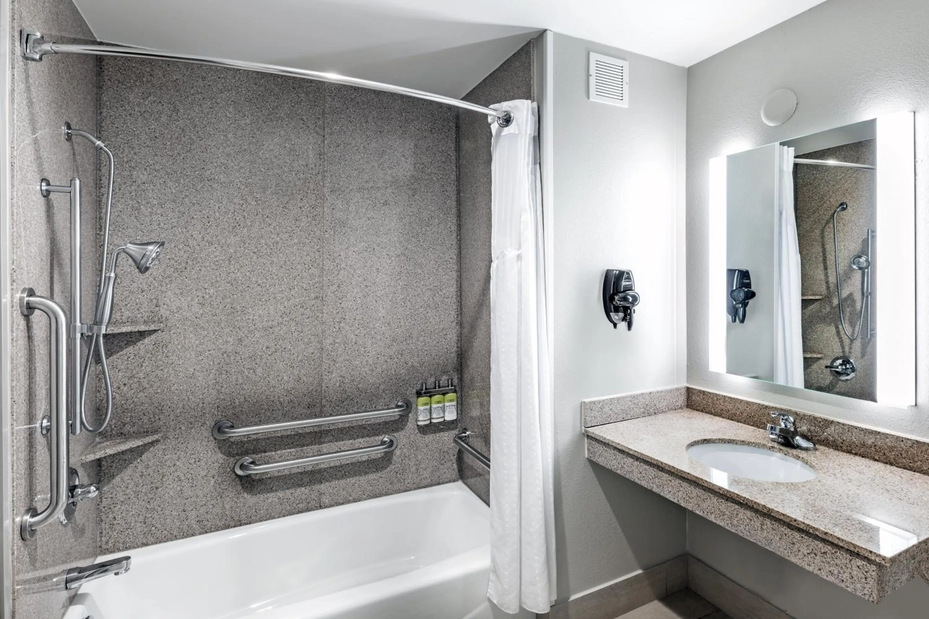Standard King Room with Roll-In Shower - Communications Access in Holiday Inn Express and Suites Pryor by IHG
