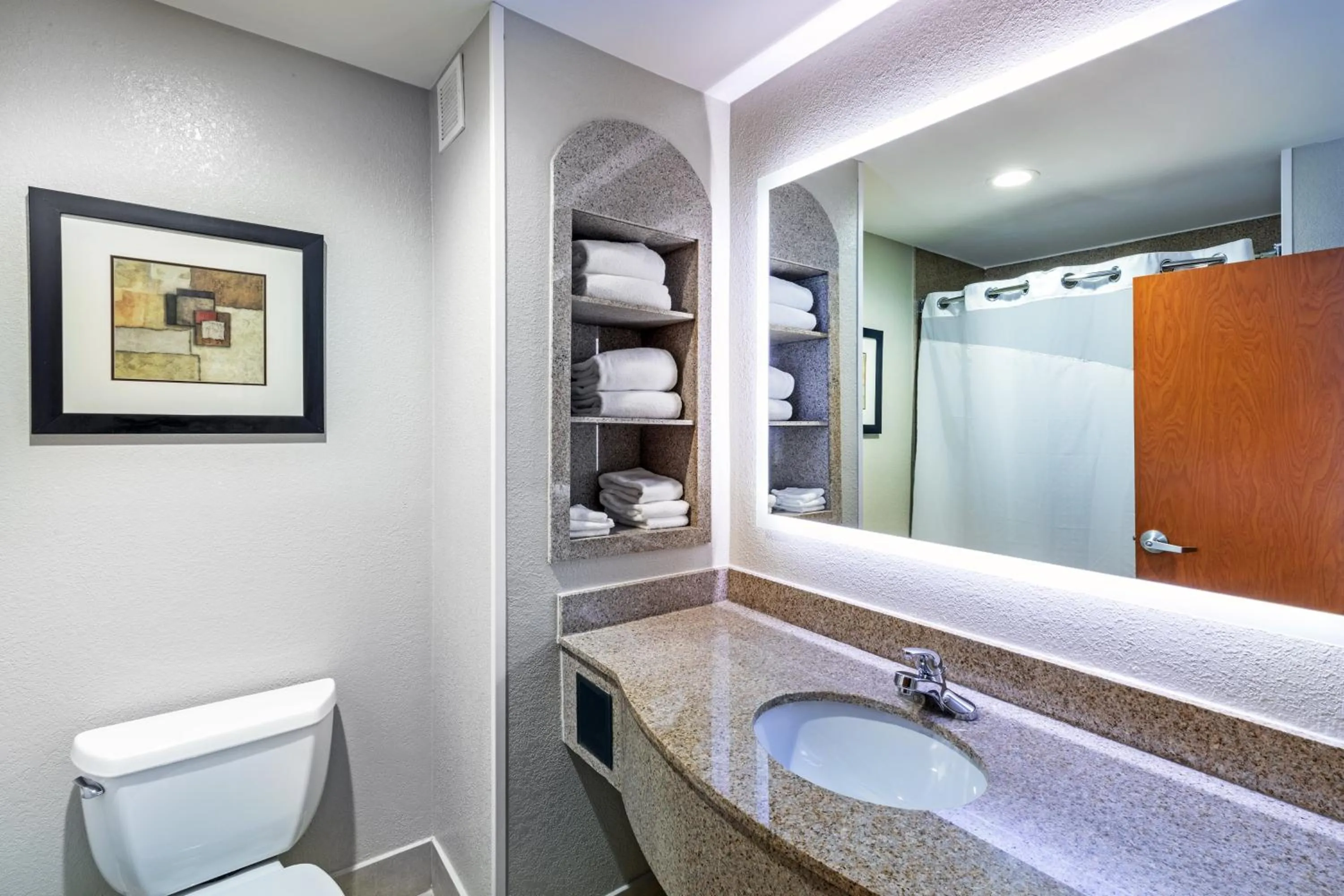 King Suite with Jetted Tub in Holiday Inn Express and Suites Pryor by IHG