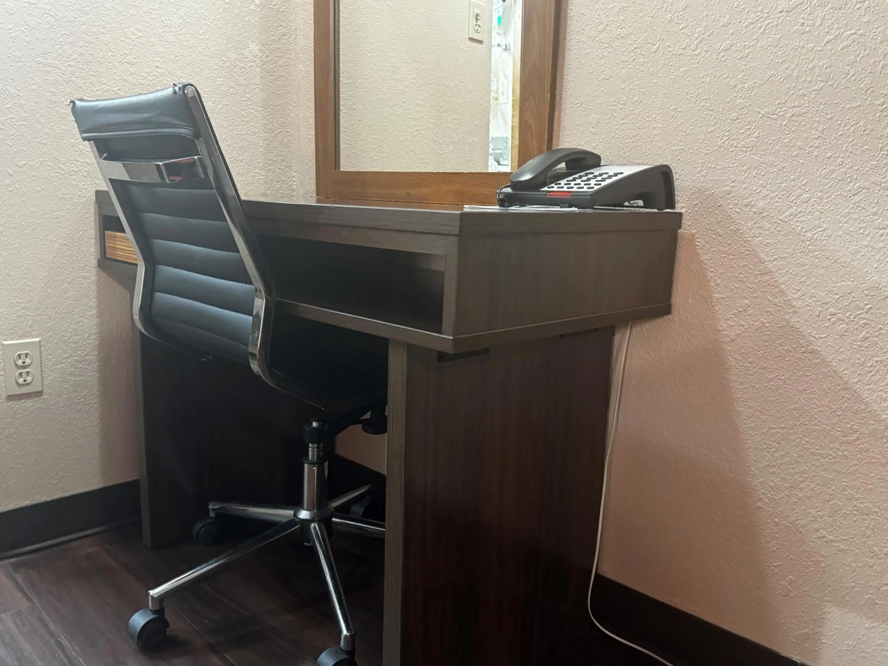 King Room - Non-Smoking in Super 8 by Wyndham Giddings