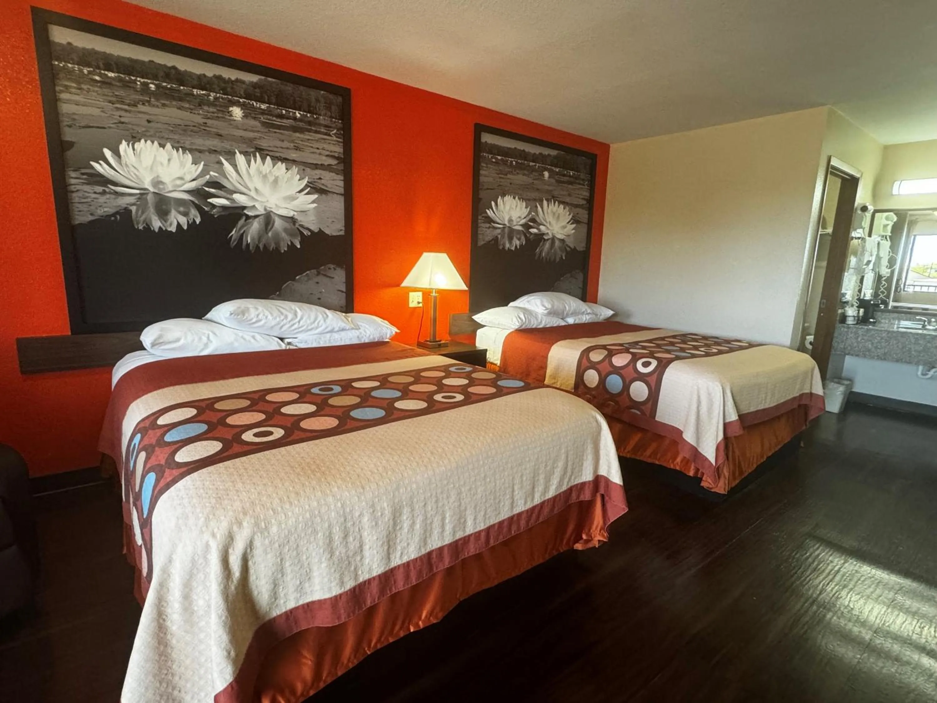 Queen Room with Two Queen Beds - Non-Smoking in Super 8 by Wyndham Giddings