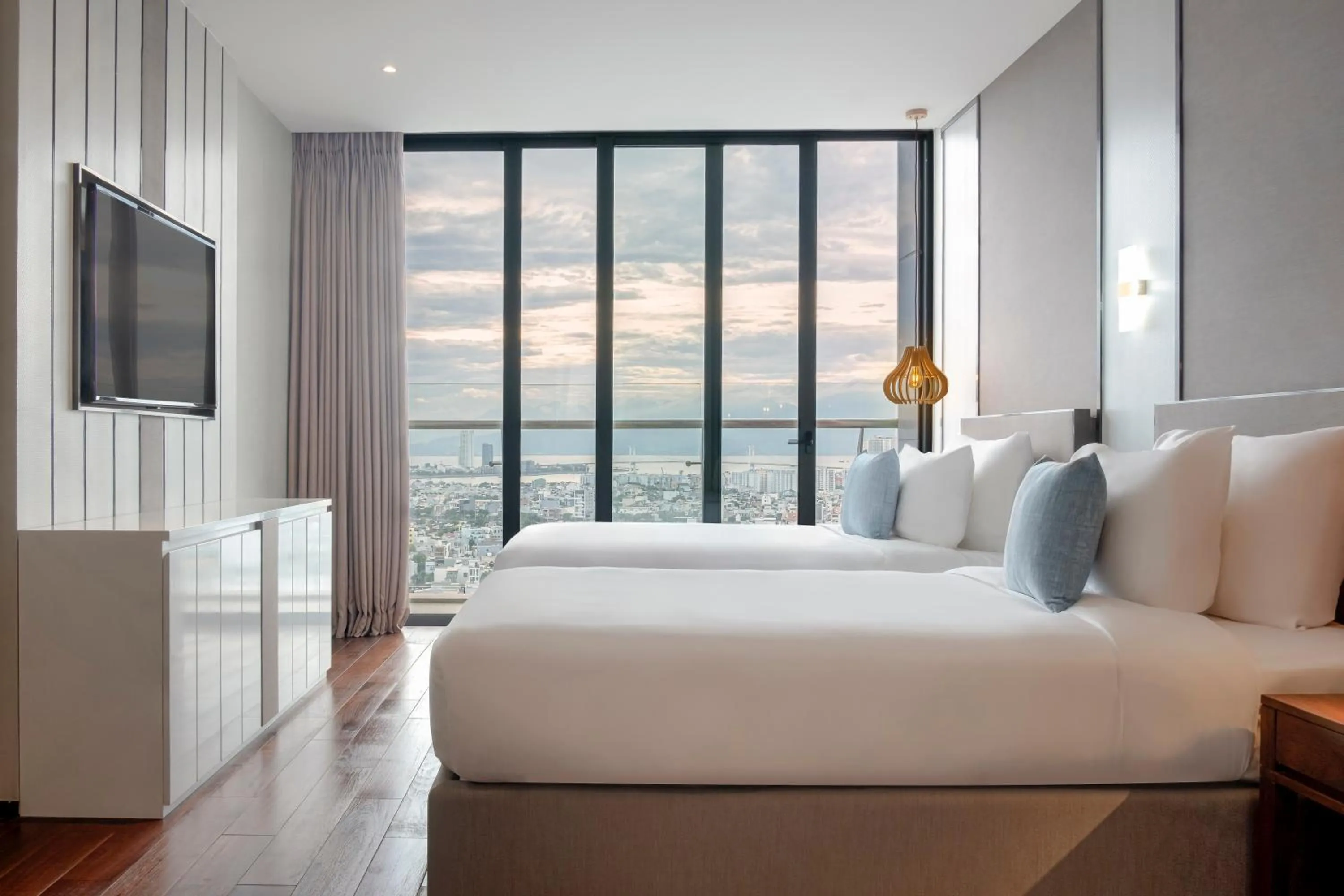 Executive City Suite with Balcony and Jacuzzi Bathtub in Prince Hotel Da Nang - Formerly Sel de Mer Hotel & Suites