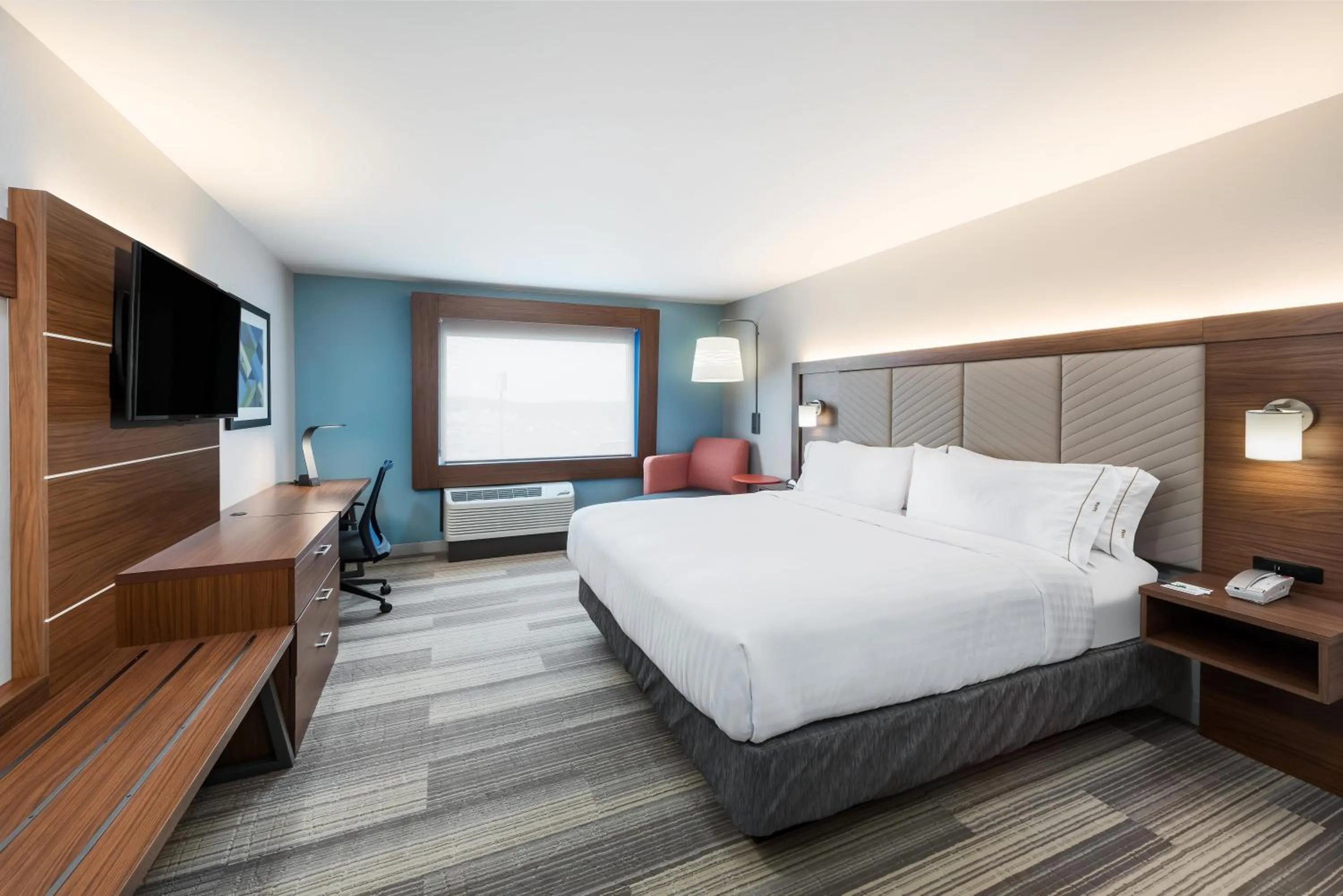 King Suite with Sofa Bed in Holiday Inn Express & Suites West Plains Southwest by IHG