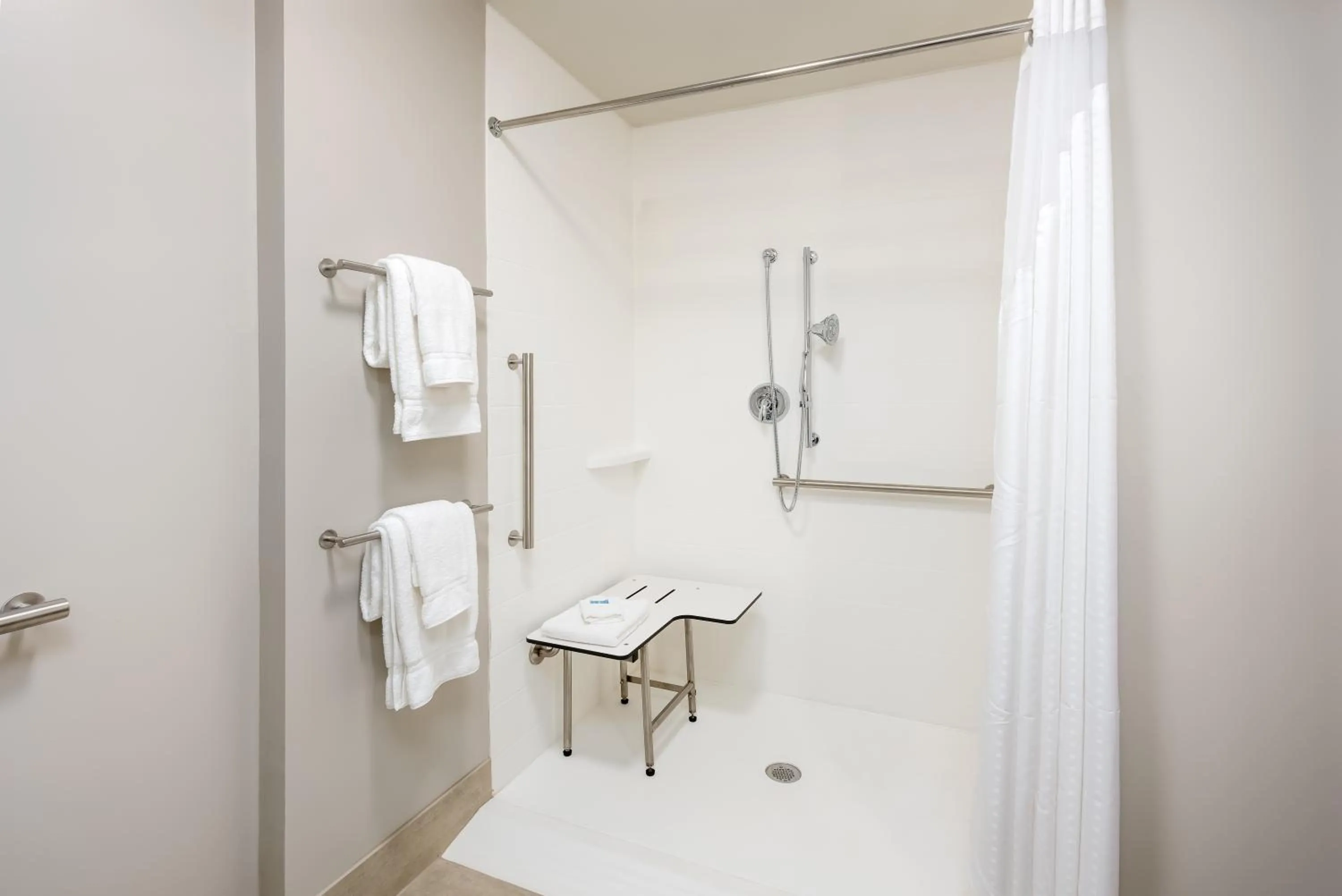 Suite with Accessible Transfer Shower - Non-Smoking in Holiday Inn Express & Suites West Plains Southwest by IHG