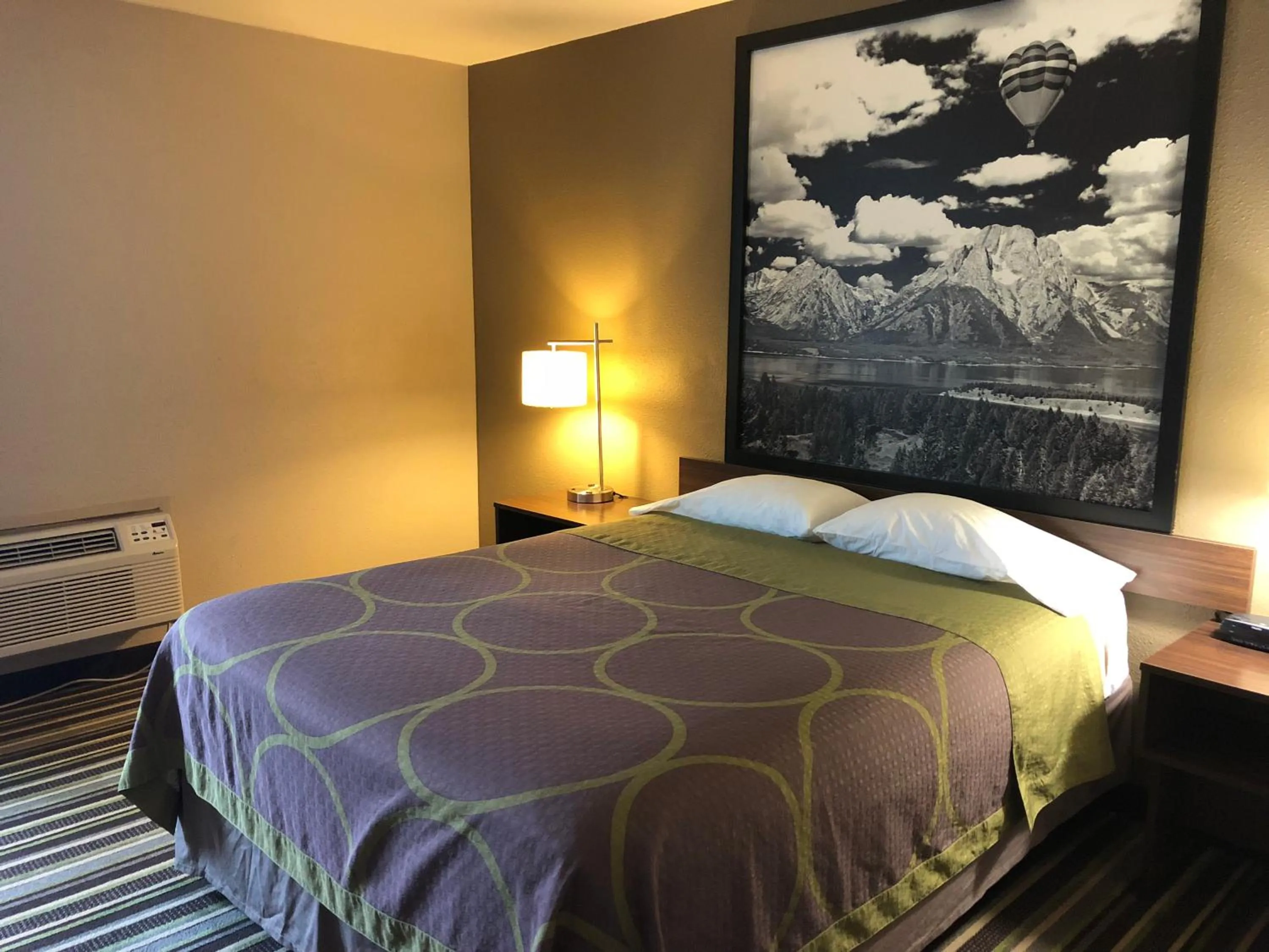 Queen Room - Mobility Access/Non-Smoking in Super 8 by Wyndham Pocatello