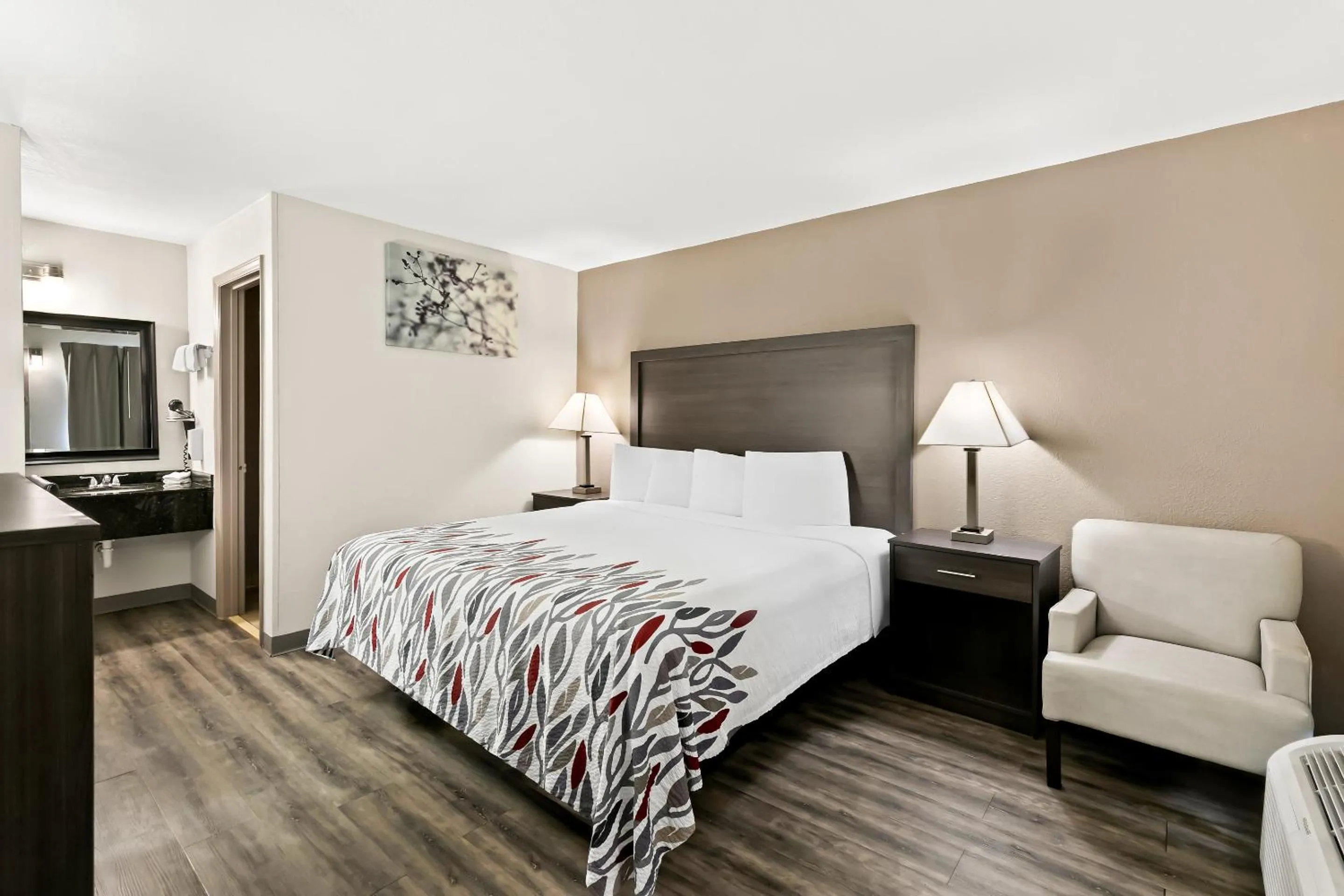 Superior King Room Non-Smoking in Red Roof Inn & Suites Duncan