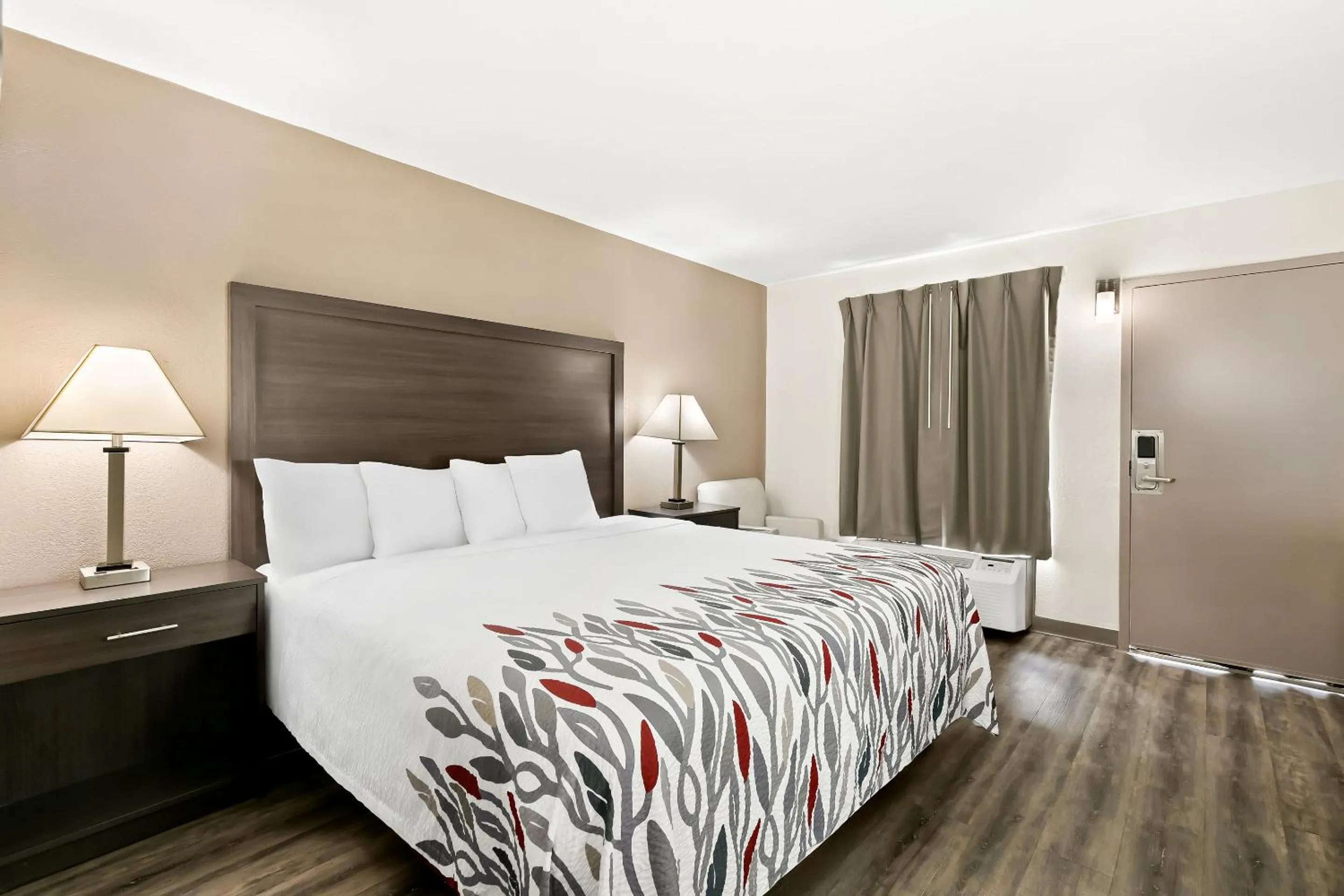 Superior King Room Smoking in Red Roof Inn & Suites Duncan