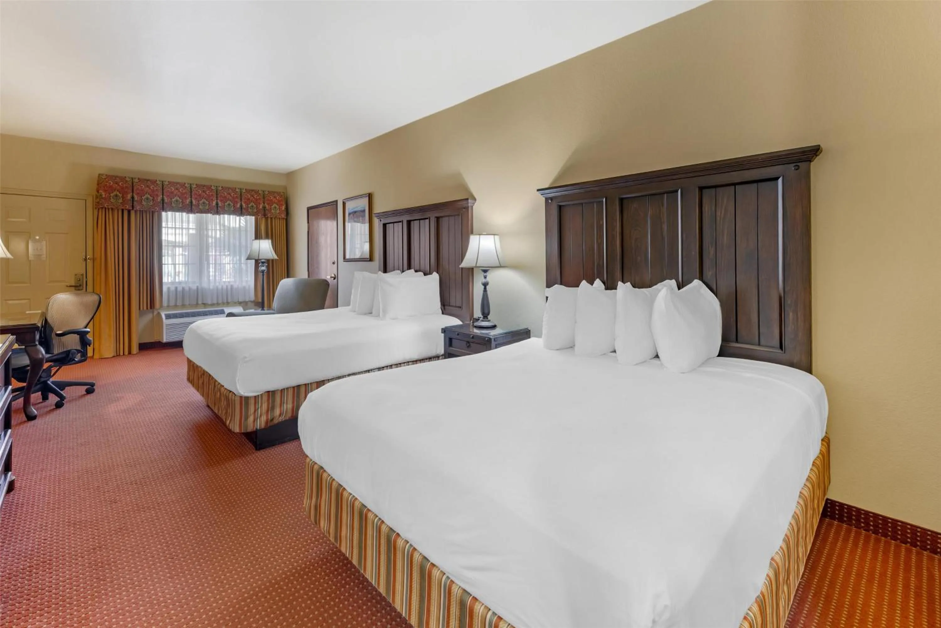 Queen Room with Two Queen Beds in Best Western San Isidro Inn