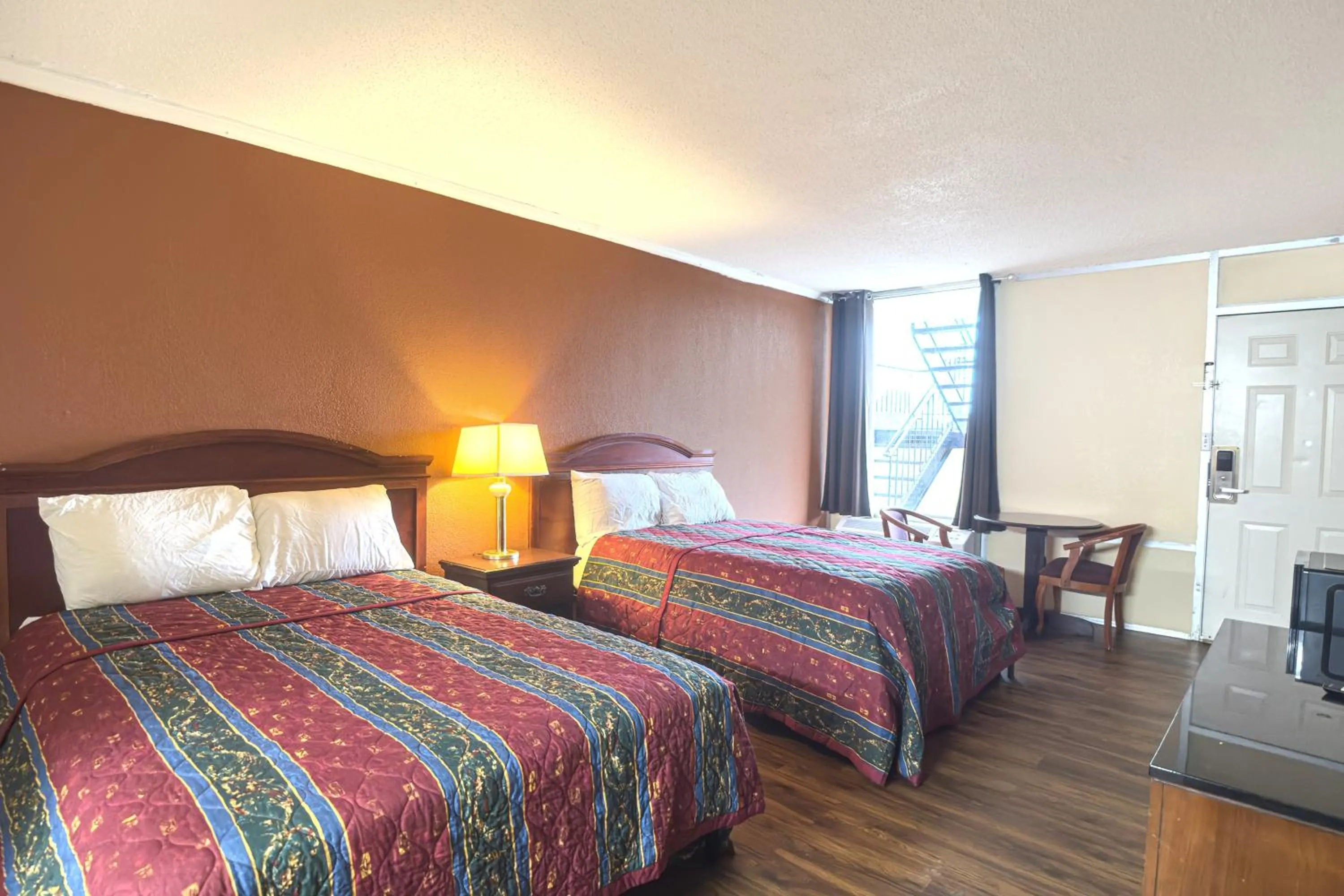 2 Queen Beds Non-Smoking in OYO Hotel Vienna I-75