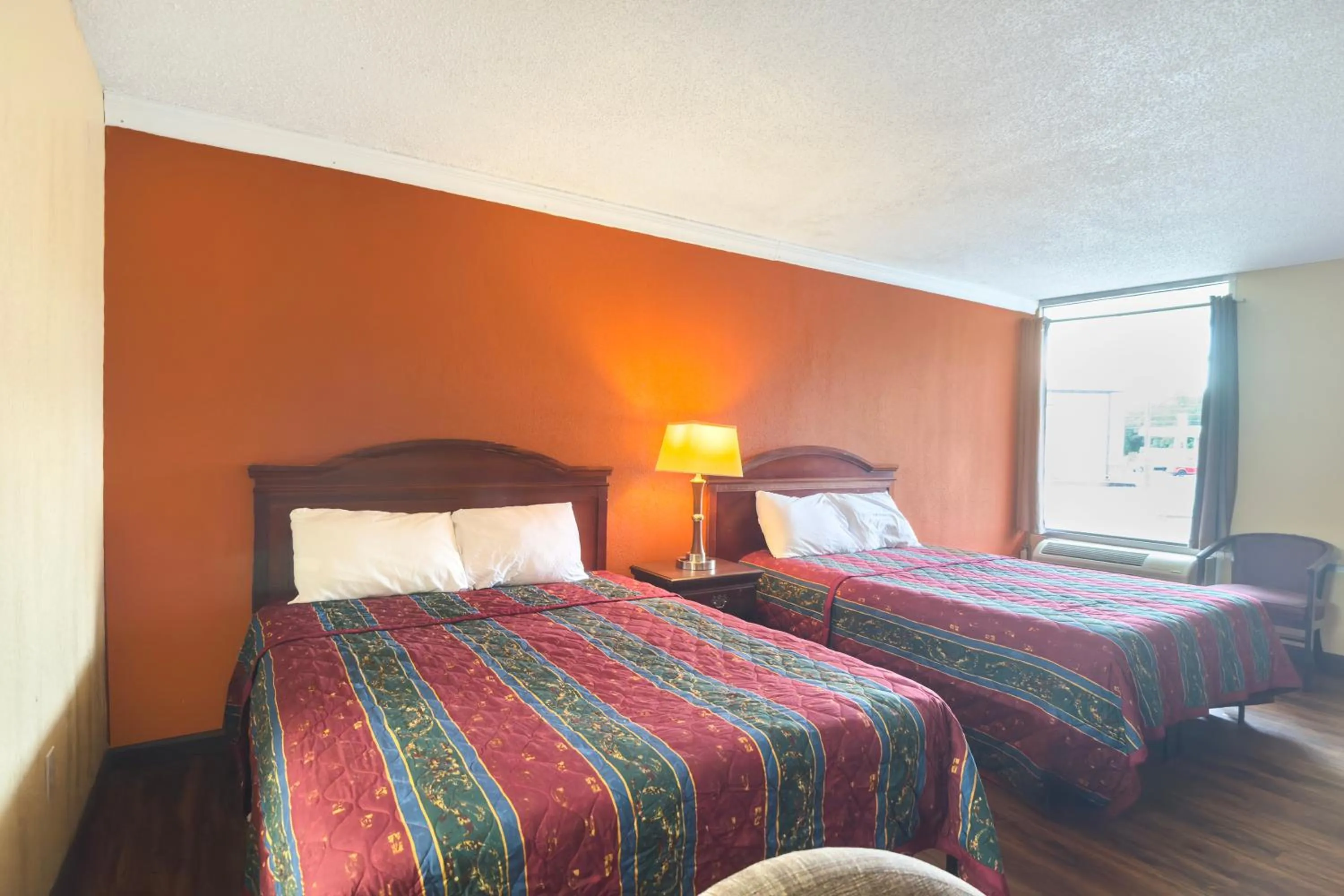 2 Queen Bed Smoking in OYO Hotel Vienna I-75