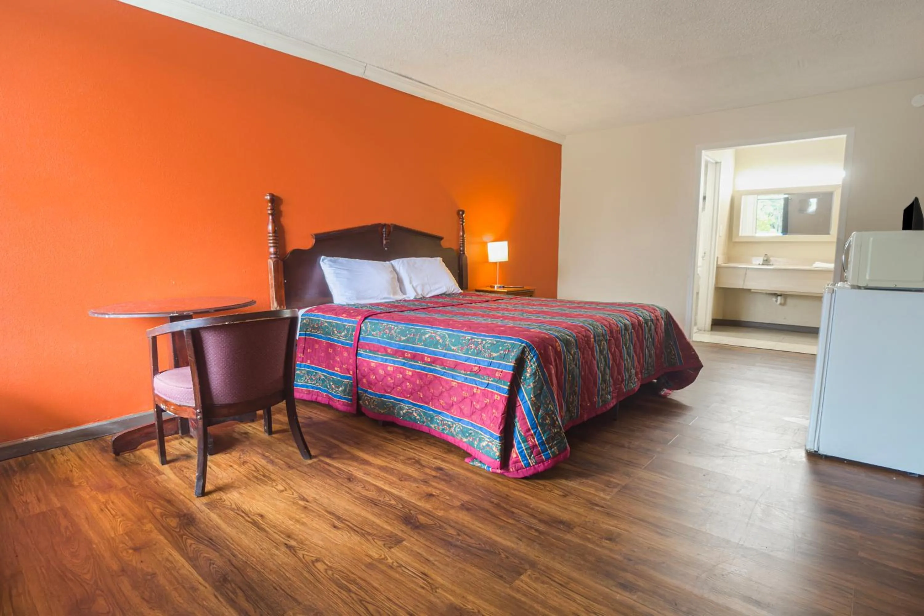 King Bed Smoking in OYO Hotel Vienna I-75