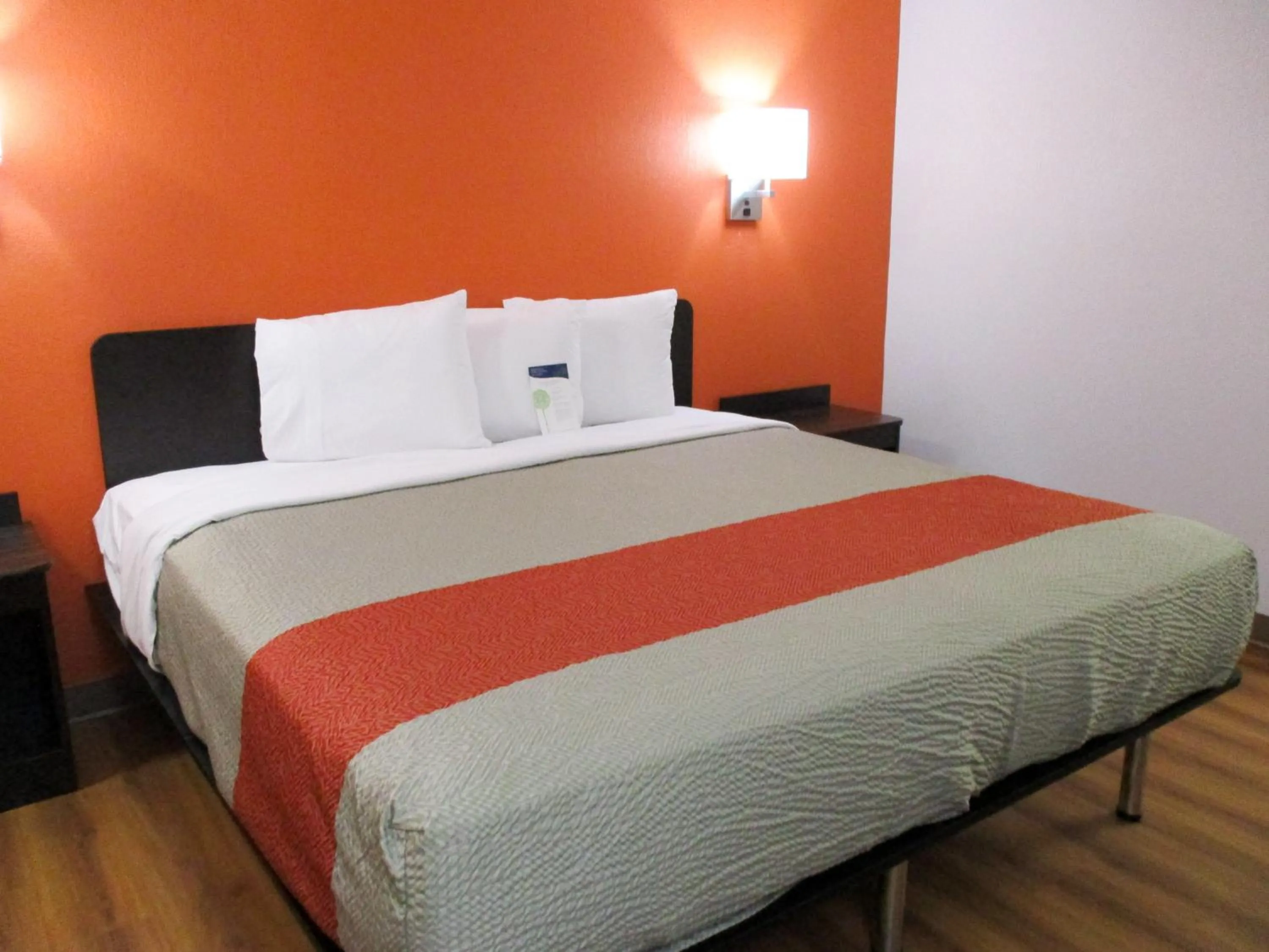 King Room - Non-Smoking in Motel 6-Odenton, MD - Fort Meade