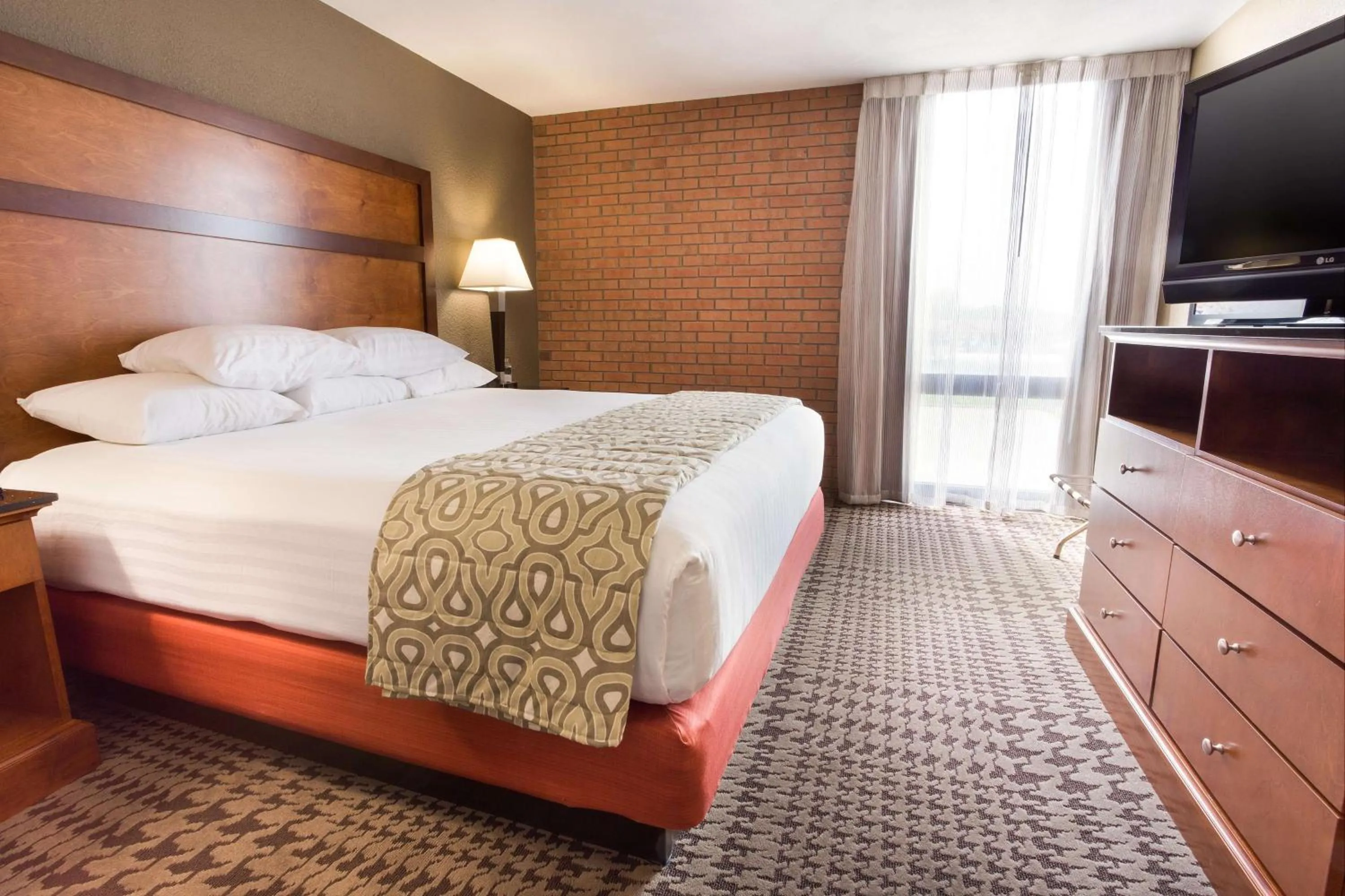 King Suite with Sofa Bed - Accessible, Tub in Drury Inn & Suites Jackson MO