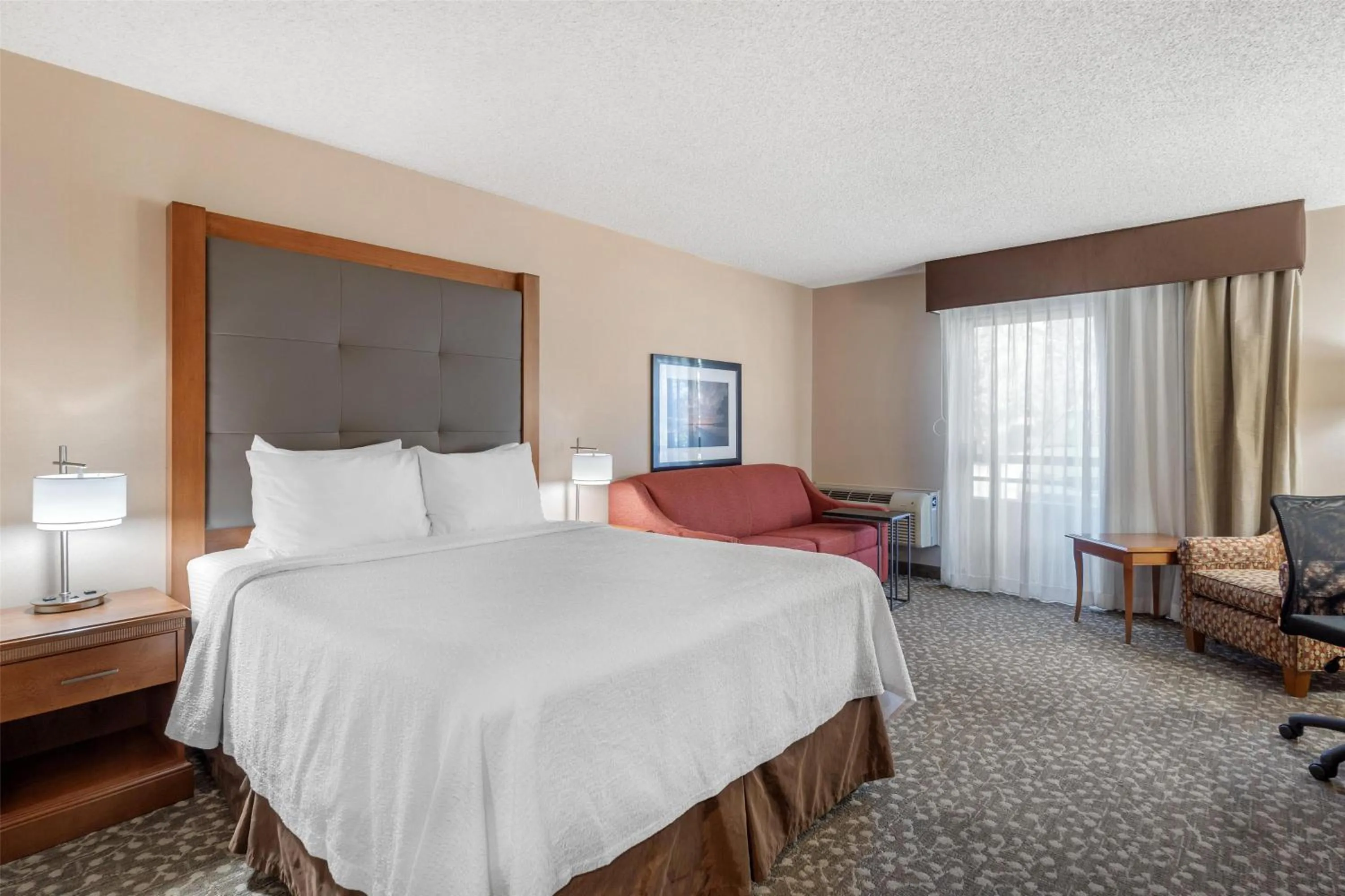 Queen Room with Bathtub - Disability Access in Best Western Plus Oak Harbor Hotel & Conference Center