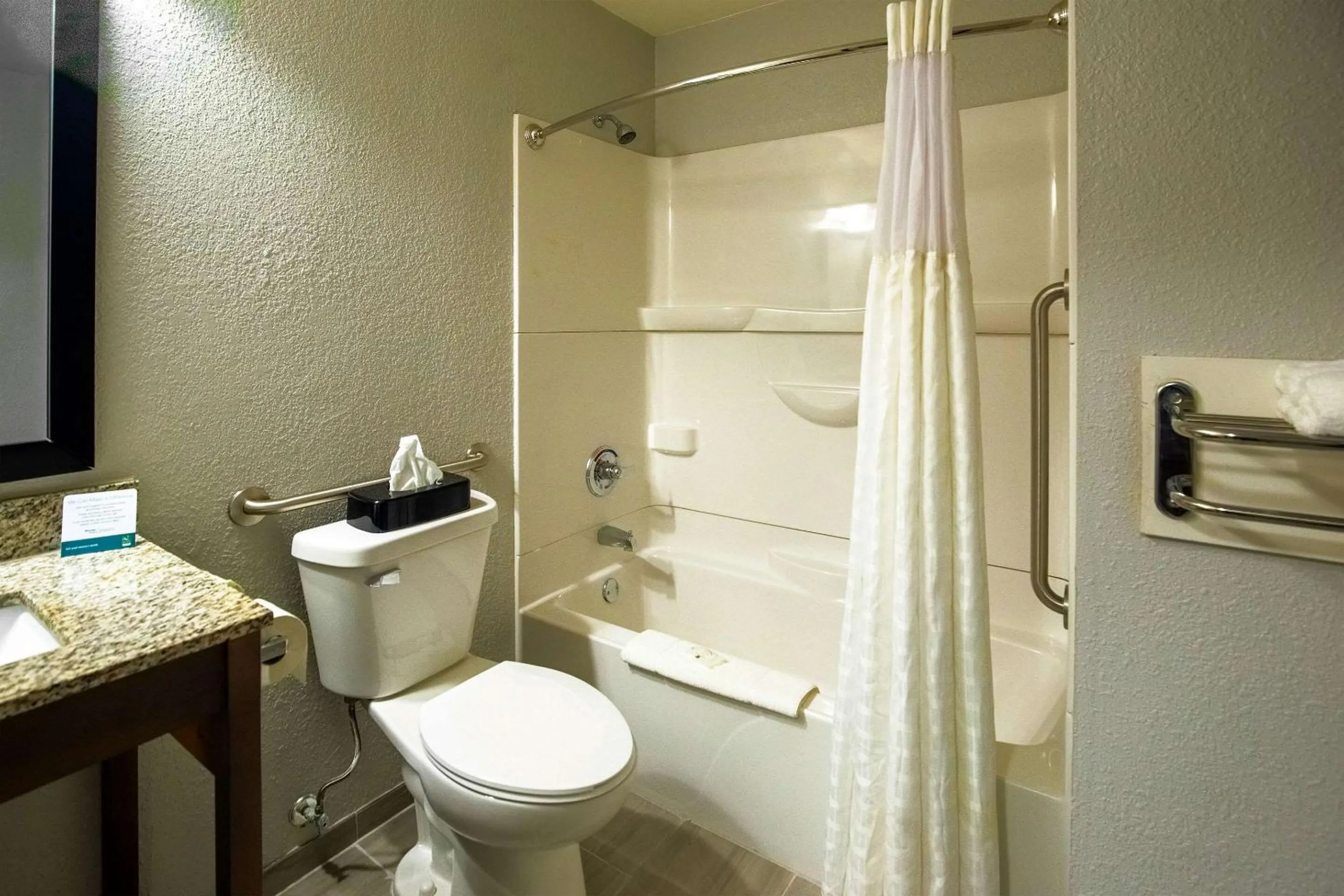 King Room - Non-Smoking in Quality Inn & Suites Hammond Near I-8090